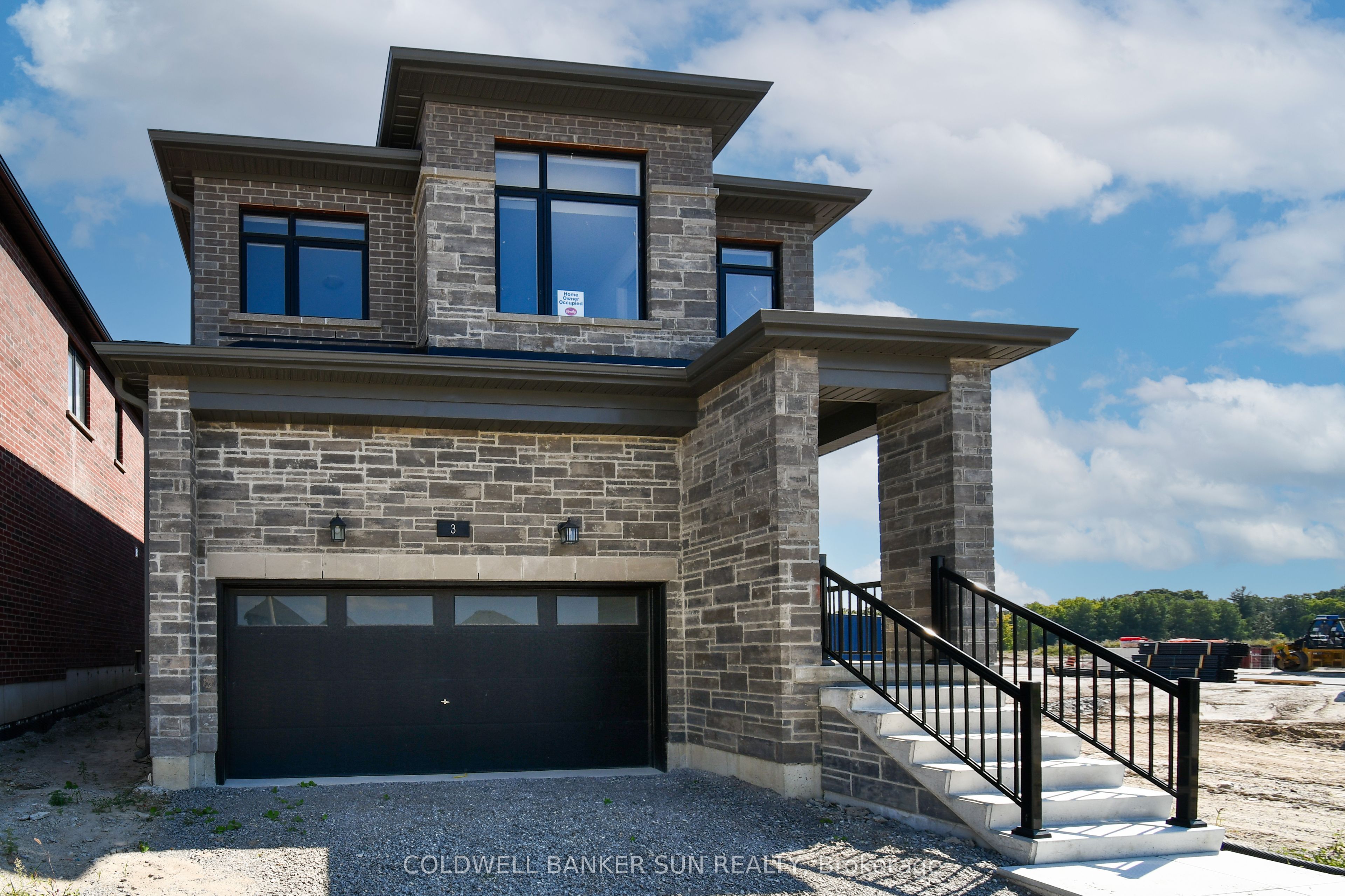 3 Gateway Drive Property Photo 2