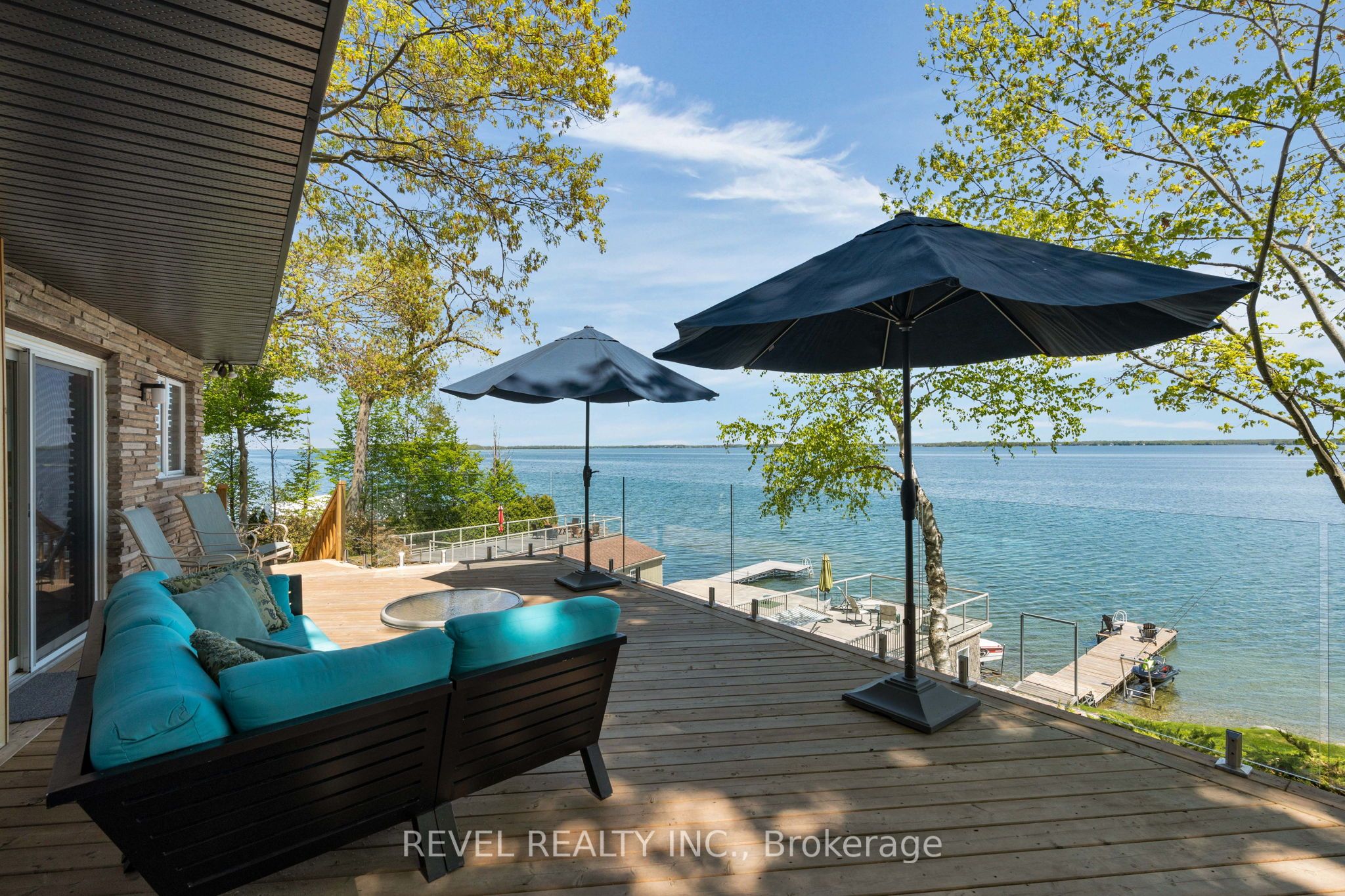 416 Bay Street Property Photo 2