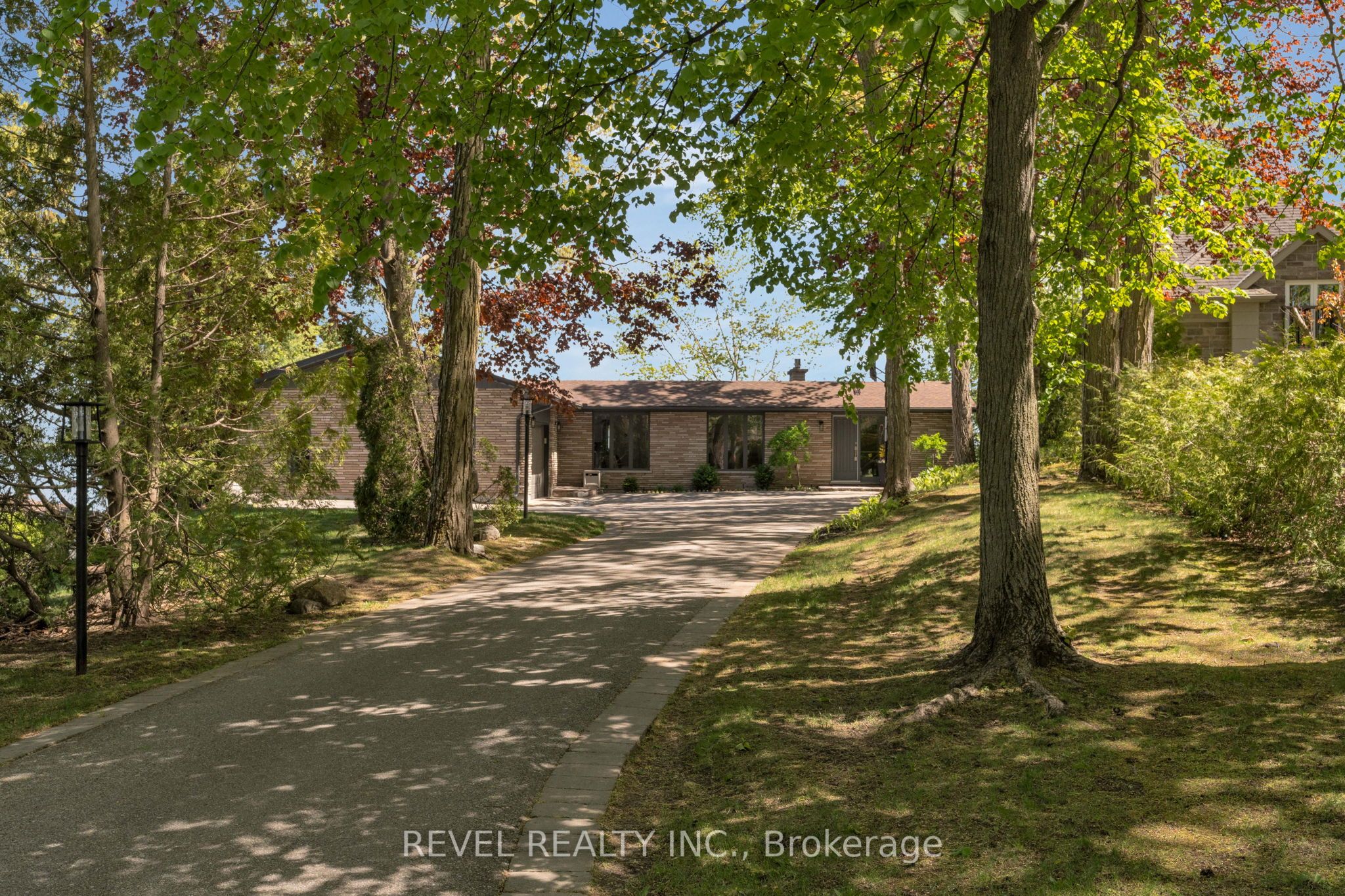 416 Bay Street Property Photo 3