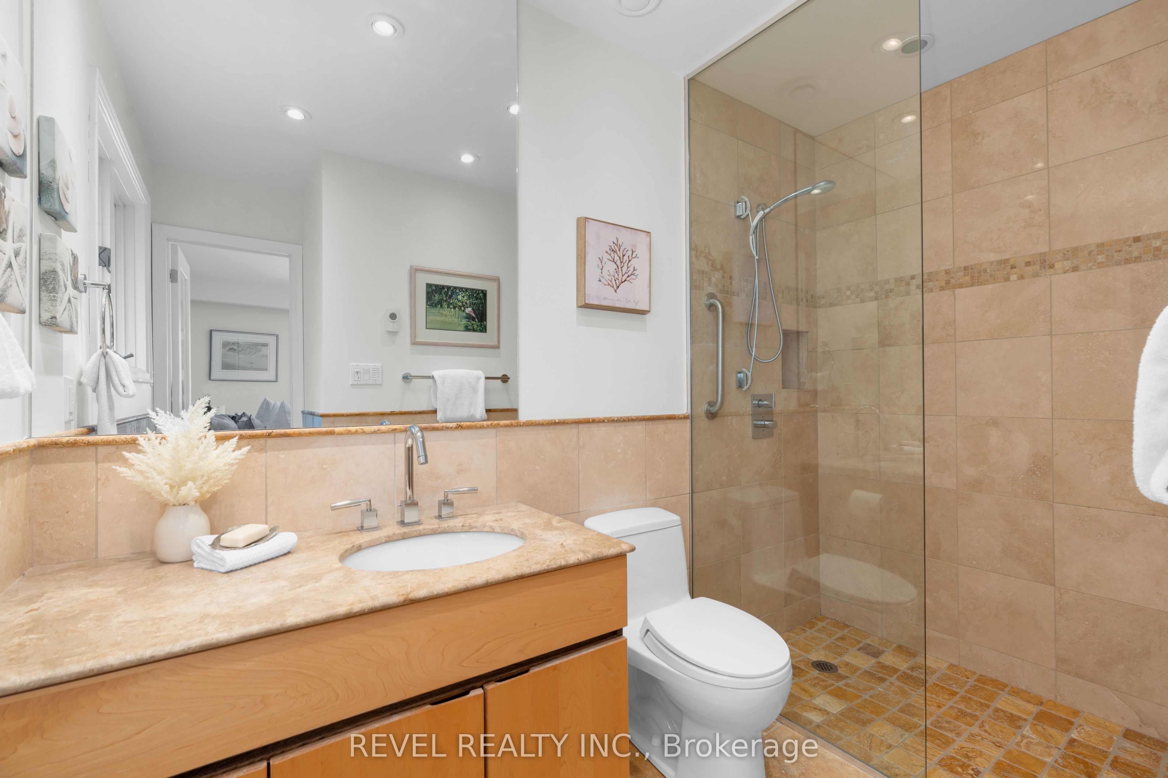 416 Bay Street Property Photo 18