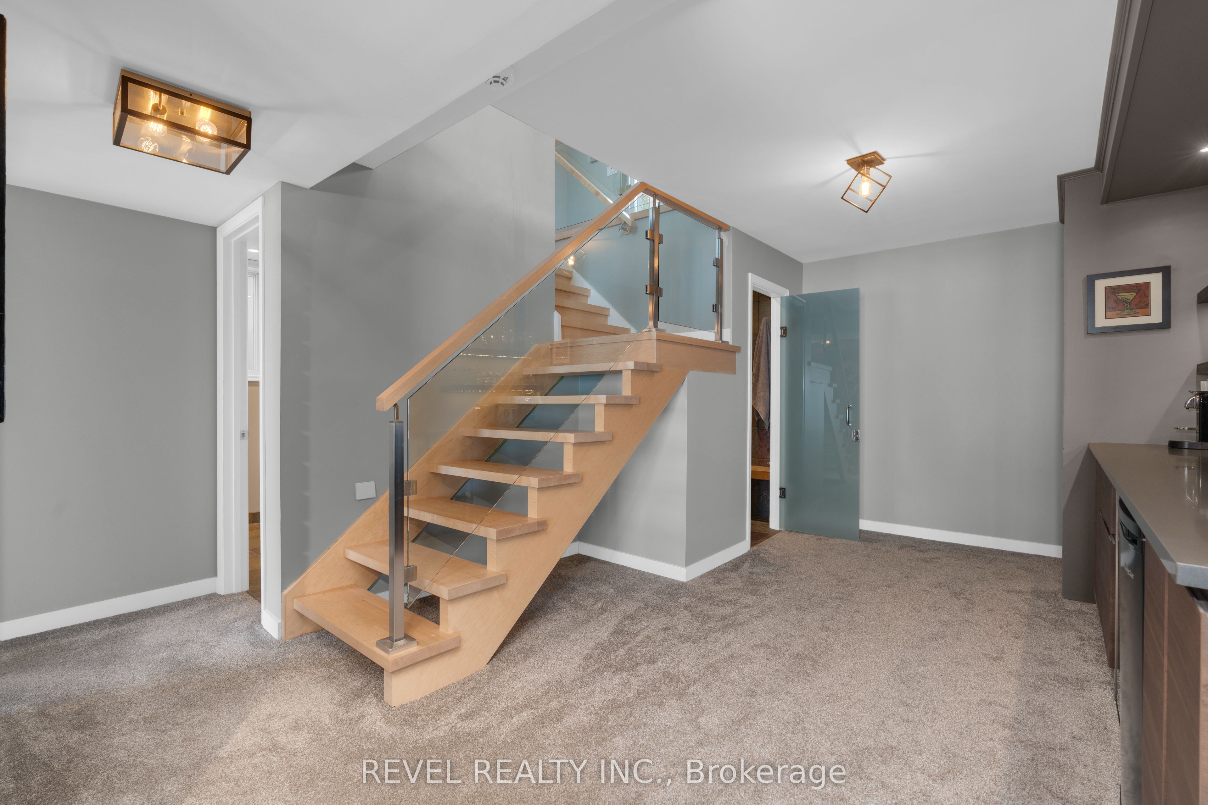 416 Bay Street Property Photo 22