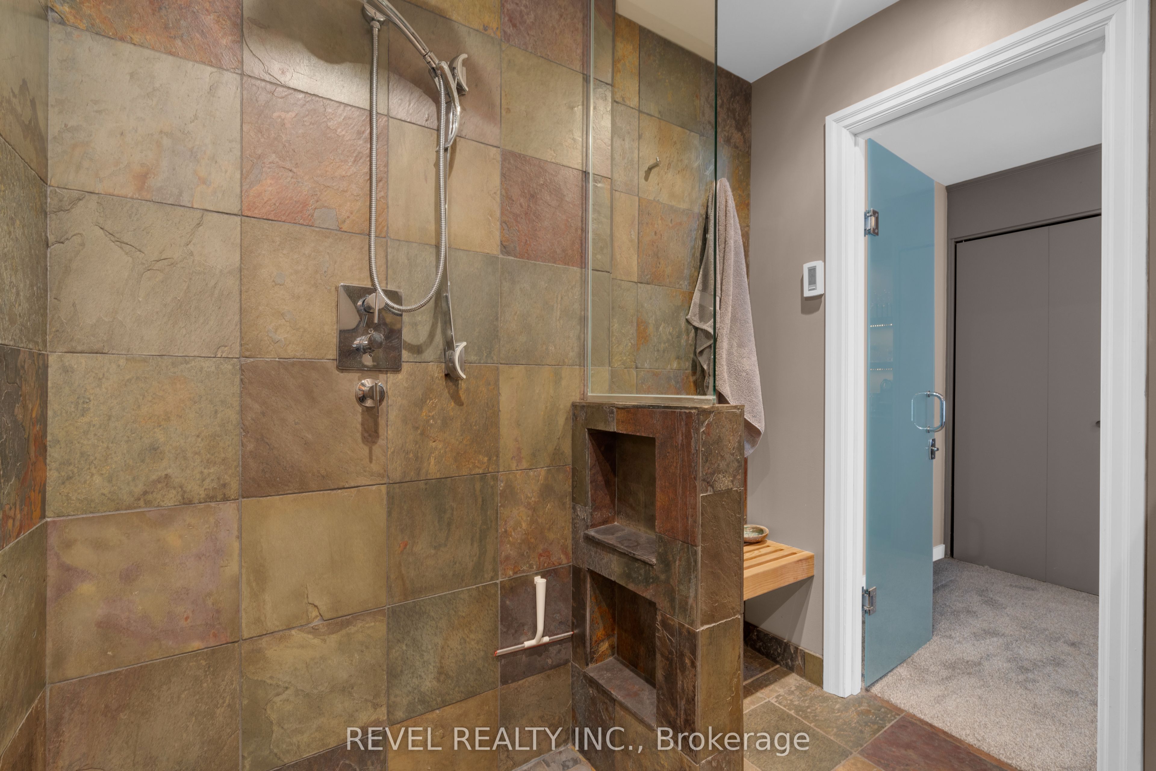 416 Bay Street Property Photo 25