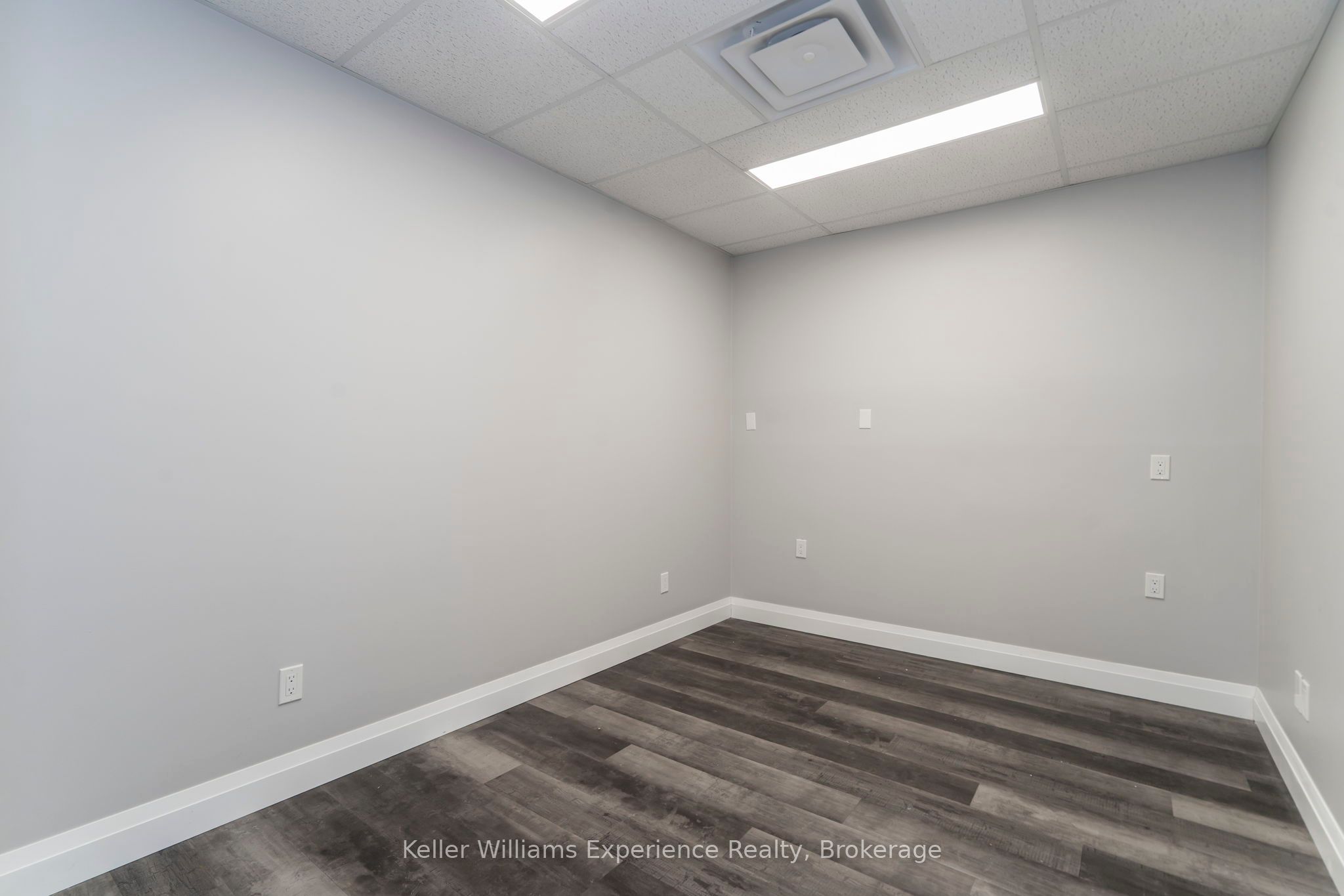296 King Street Property Photo 6