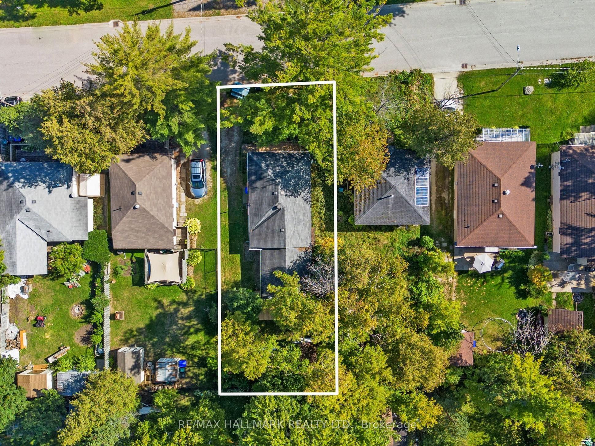 56 68th Street N Property Photo 3
