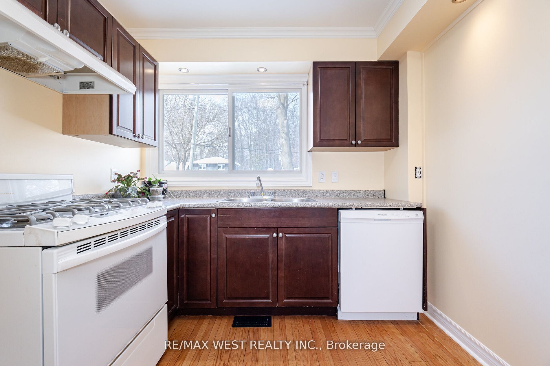 105 Shirley Avenue Property Photo 24