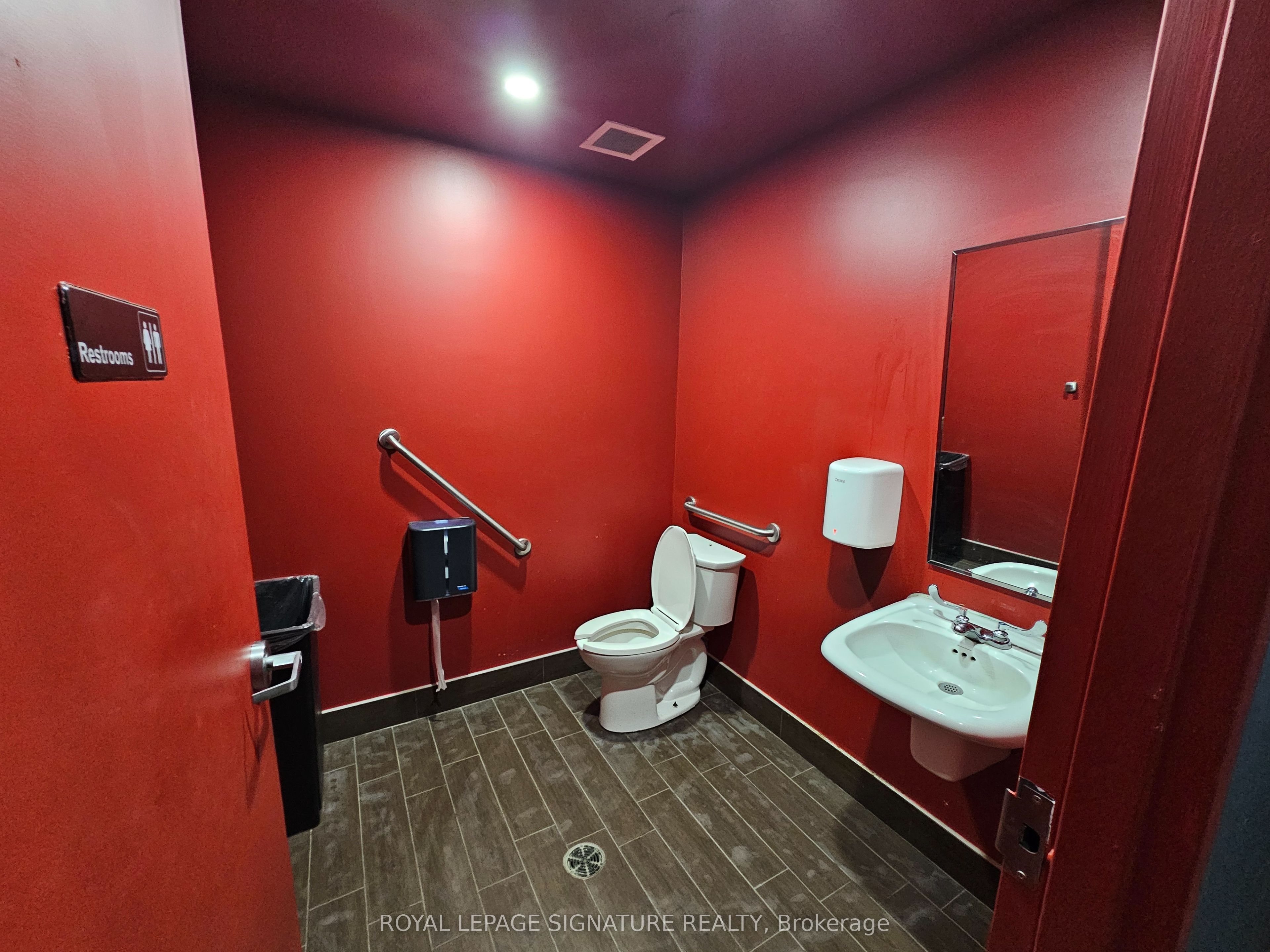 975 W Ridge Boulevard Property Photo 18