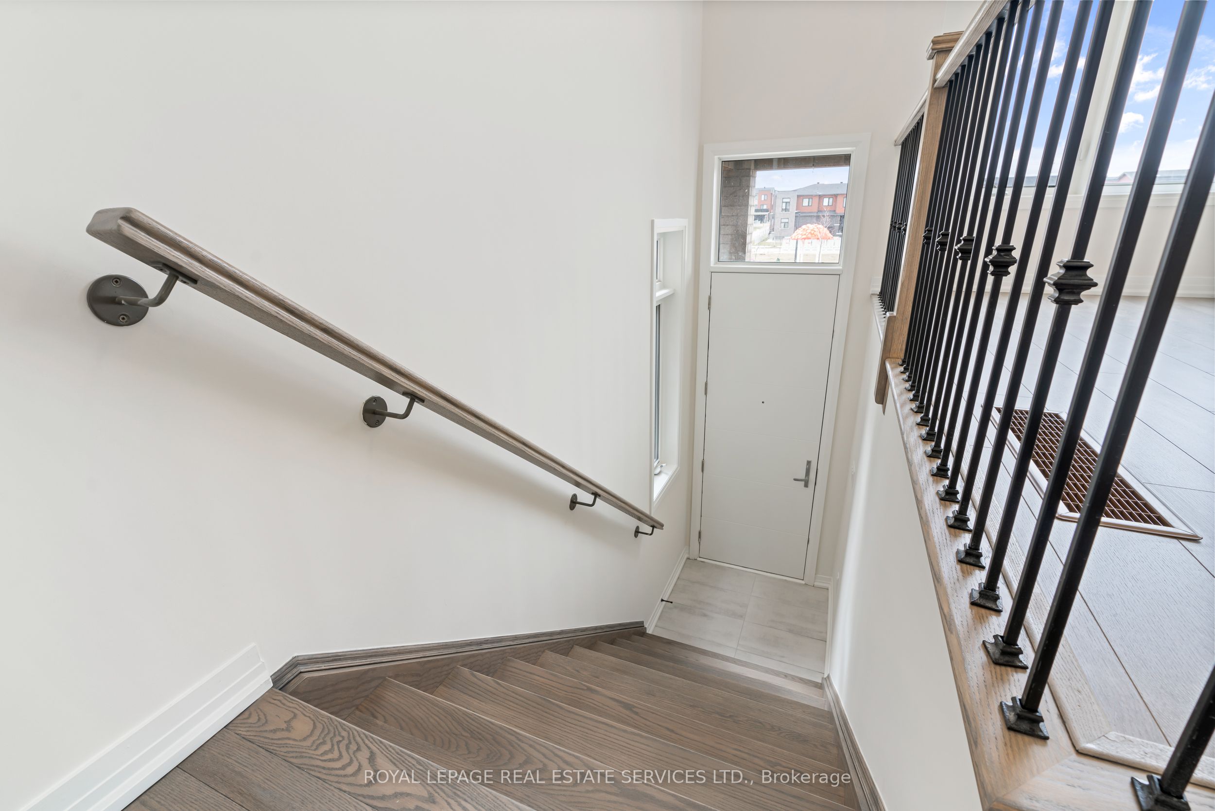 27 Cherry Hill Lane Property Photo 9