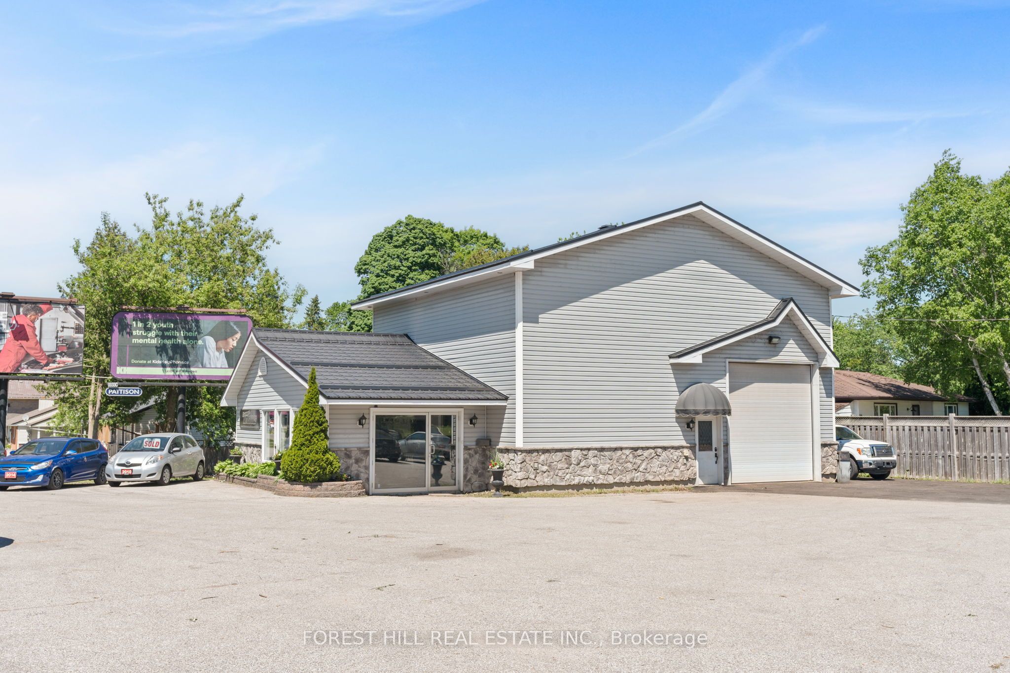 444 Laclie Street Property Photo 5