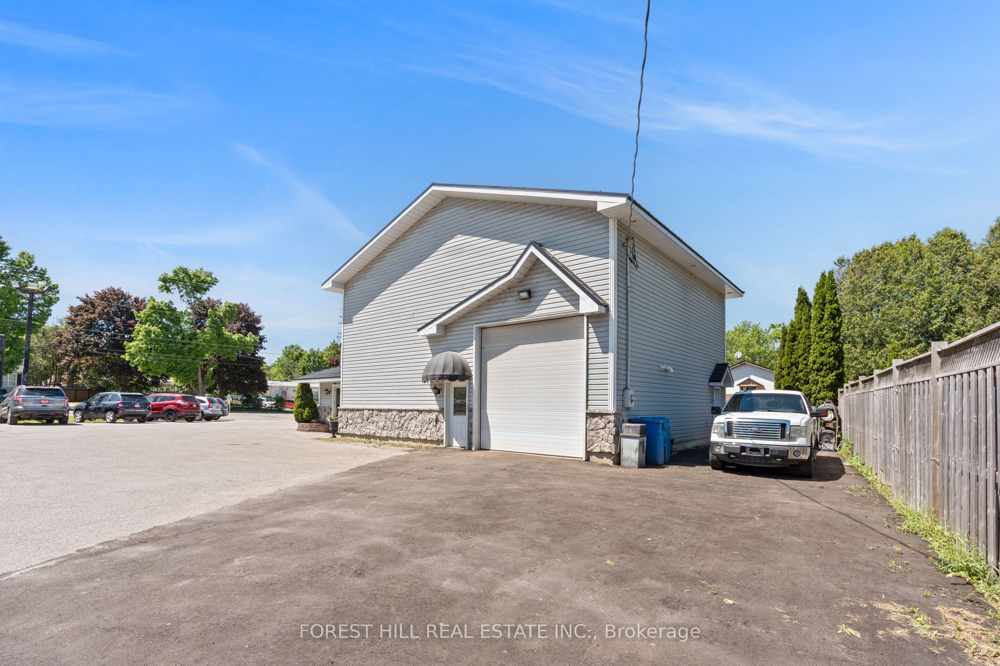 444 Laclie Street Property Photo 9