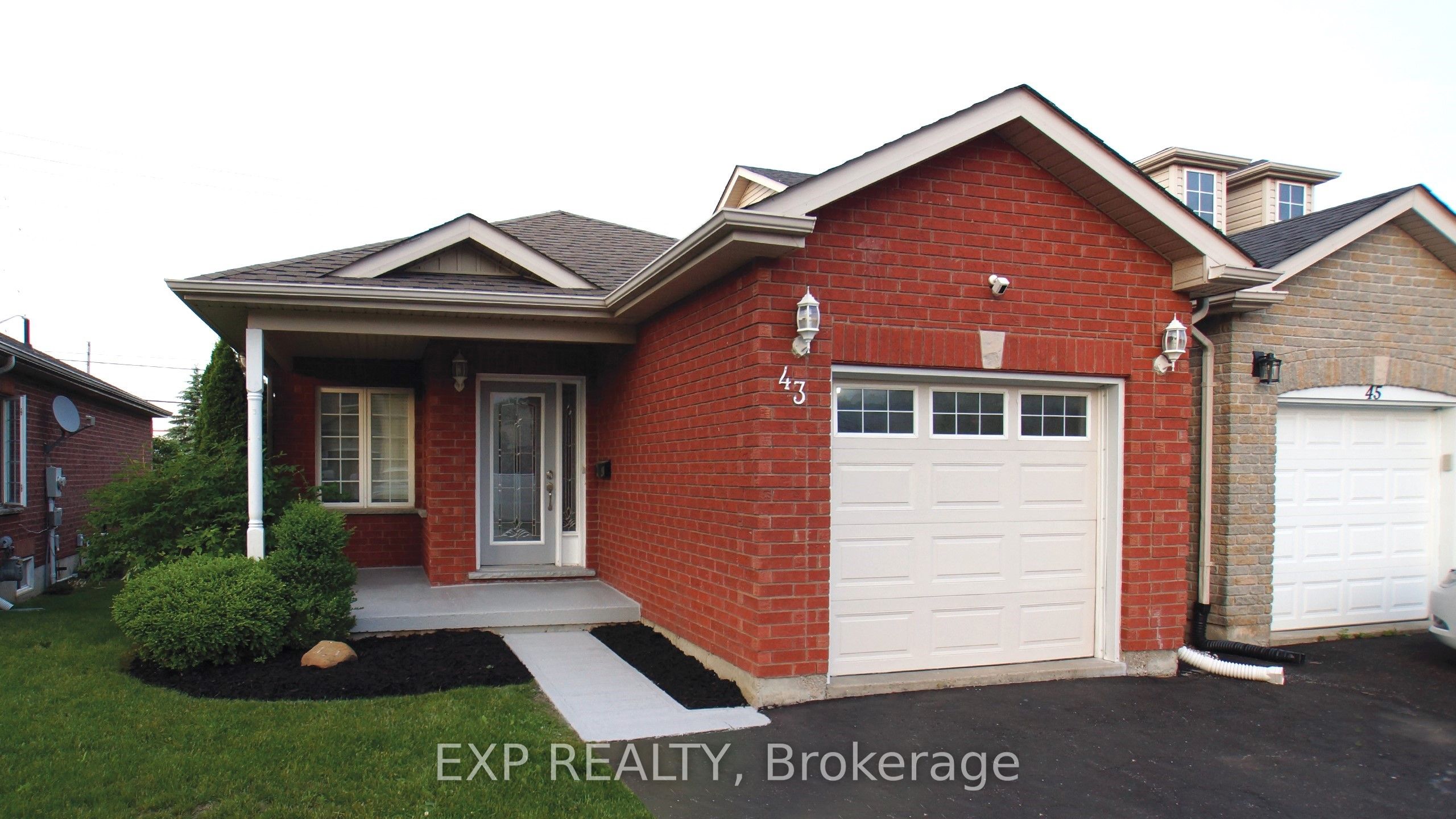 43 Julia Crescent Property Photo 1