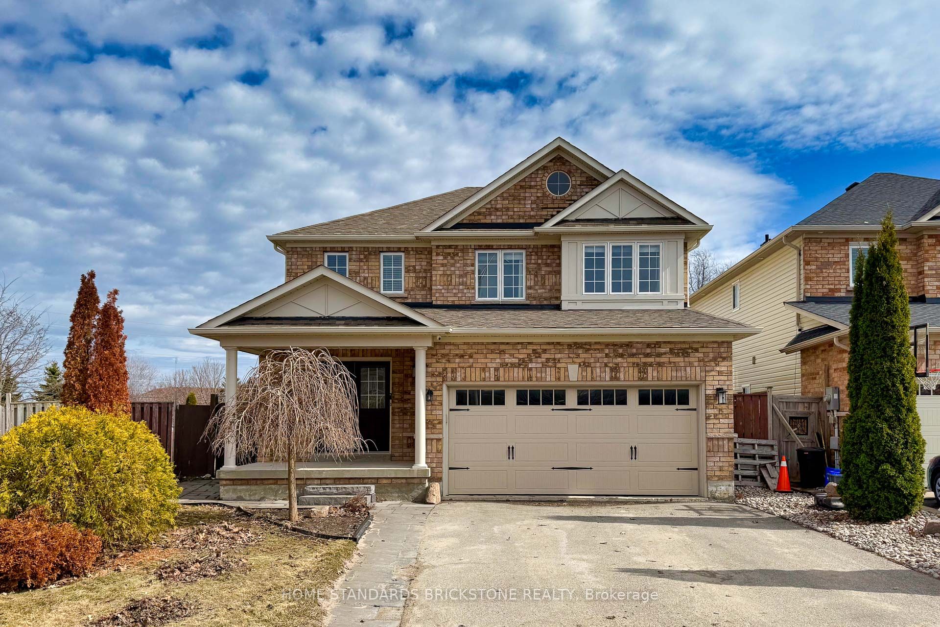 37 Lake Cres Street Property Photo