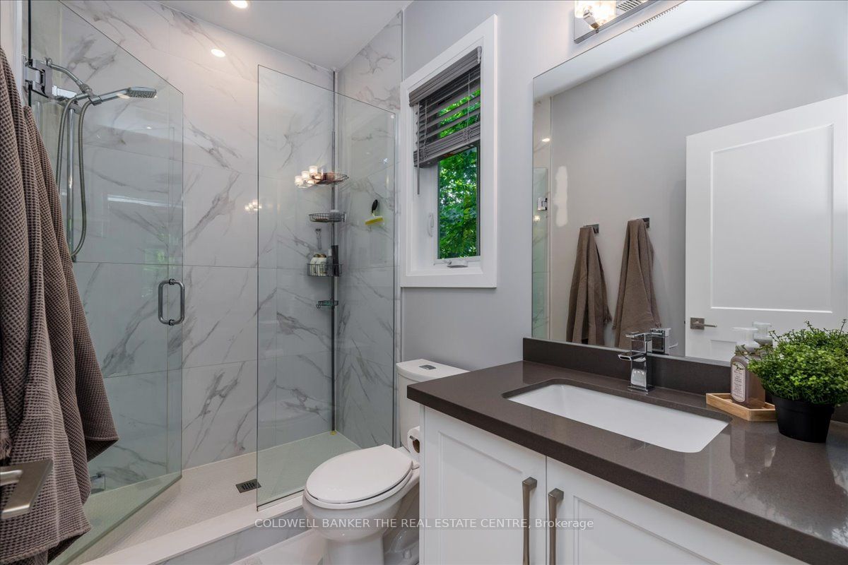 2435 Champlain Road Property Photo 17