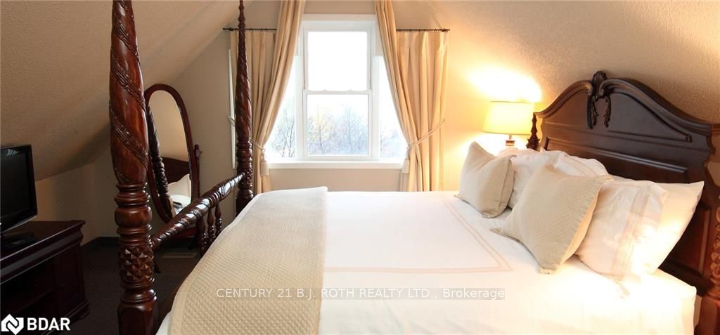 1 Berczy Street Property Photo 8