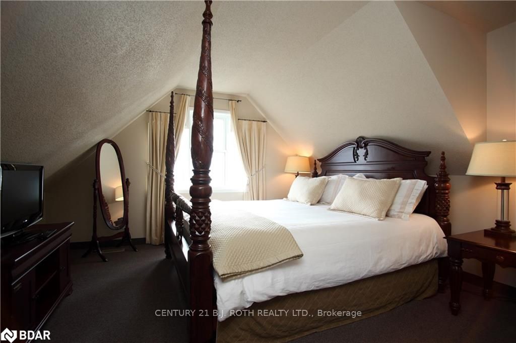 1 Berczy Street Property Photo 13
