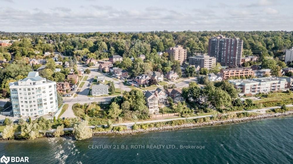 1 Berczy Street Property Photo 31