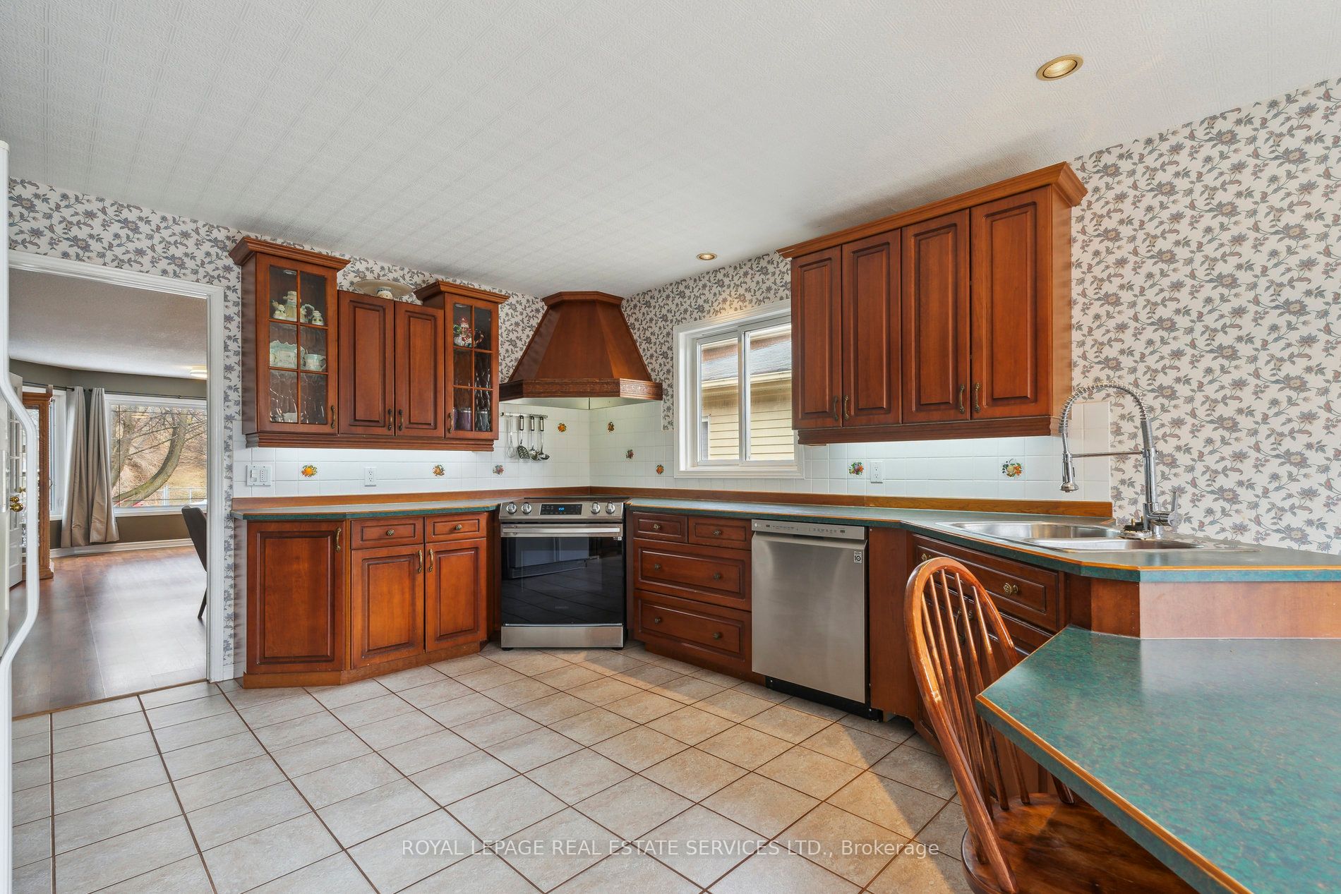 19 Engel Crescent Property Photo 12