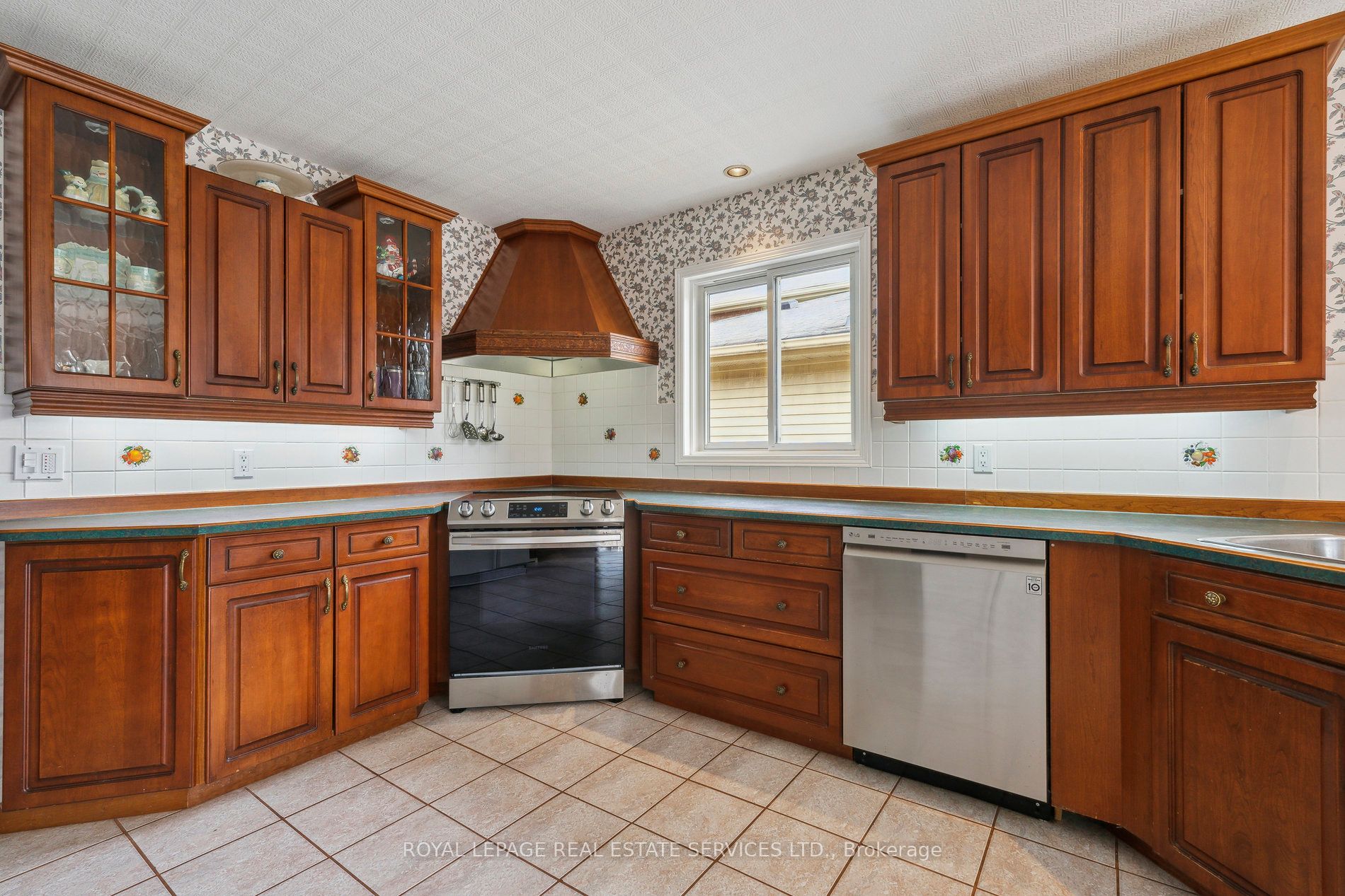 19 Engel Crescent Property Photo 15