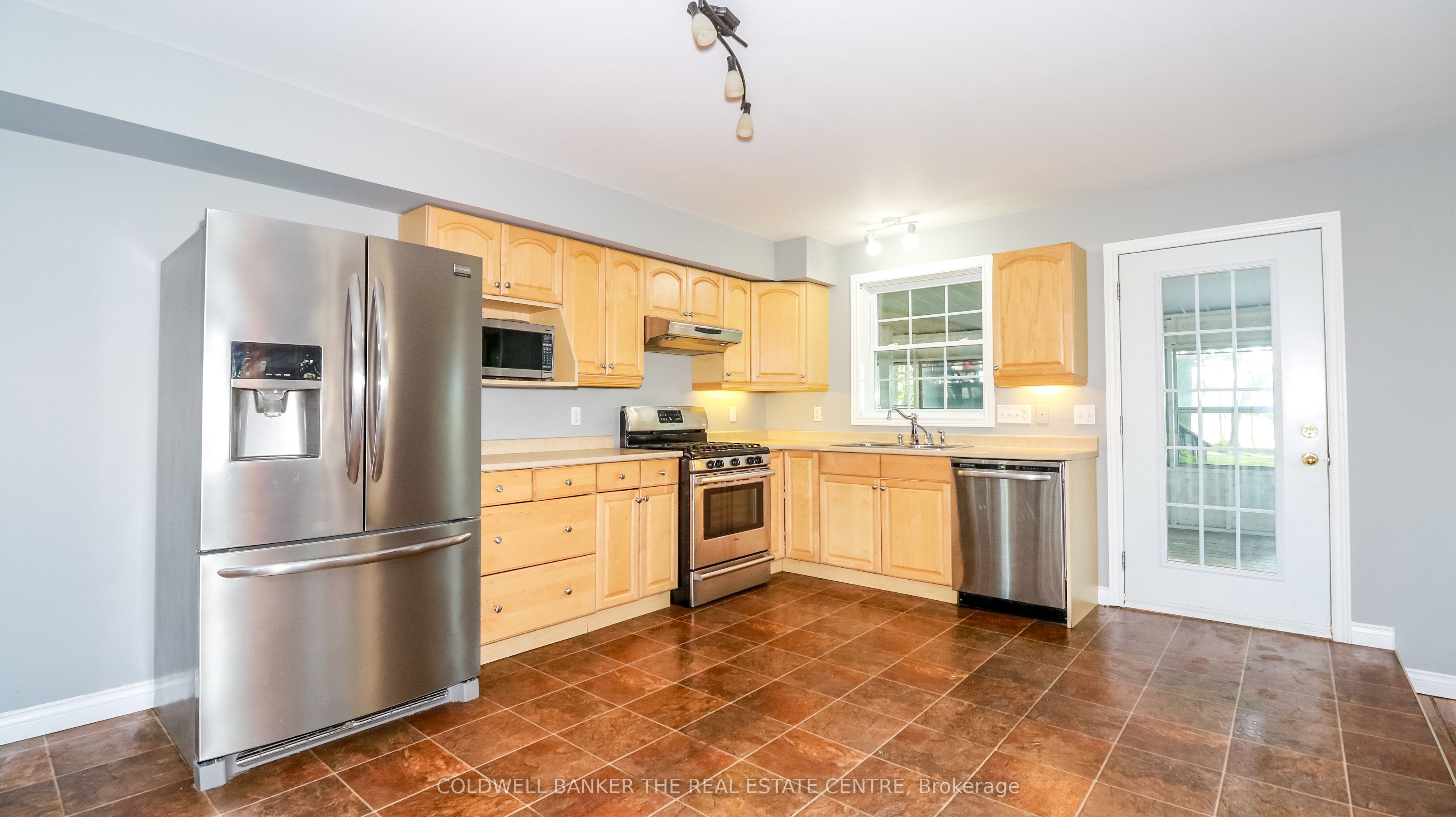 791 Horseshoe Valley Road Property Photo 8