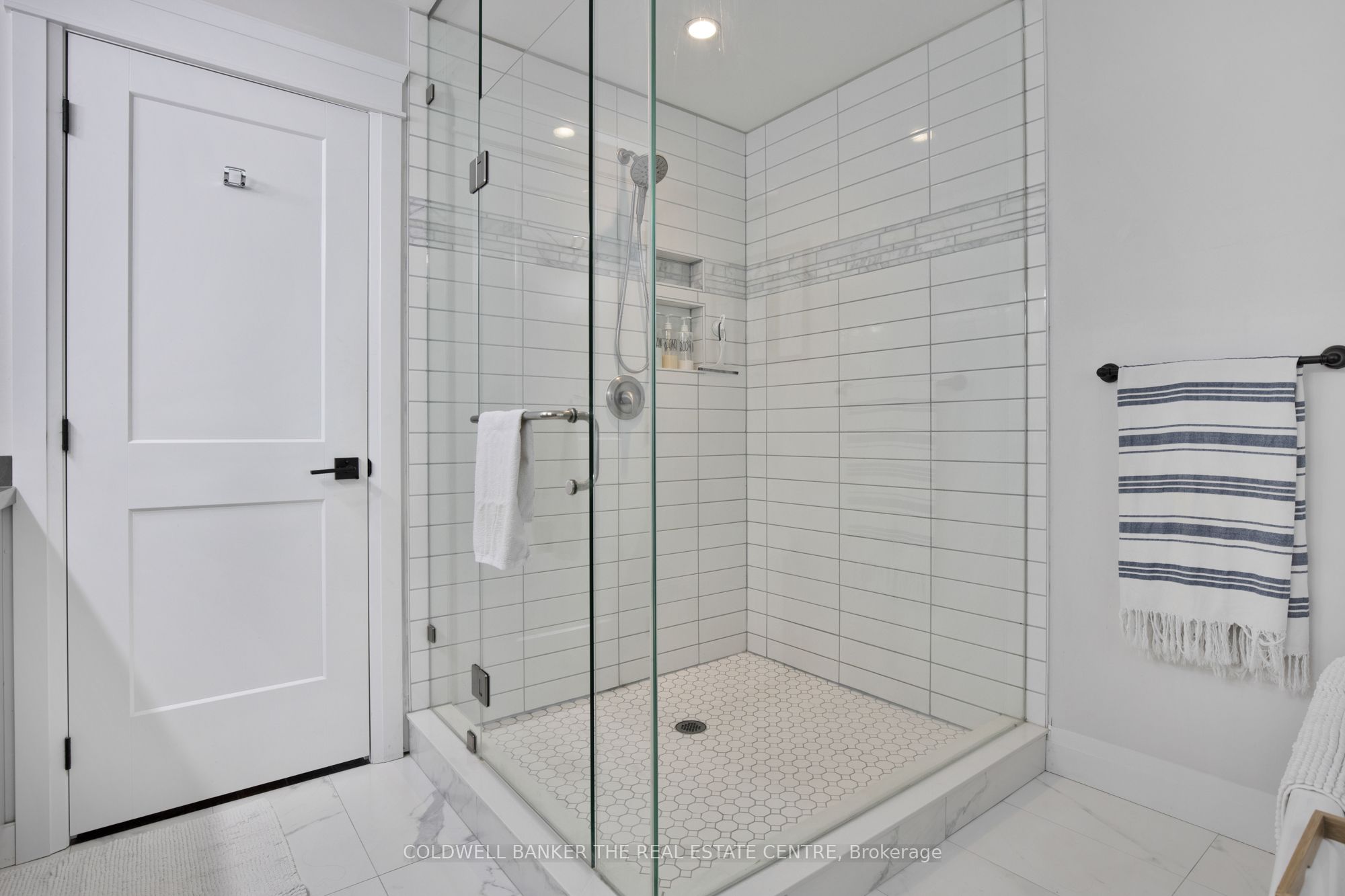 202 Clarence Street Property Photo 40