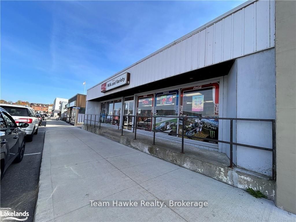 551 Bay Street Property Photo 4