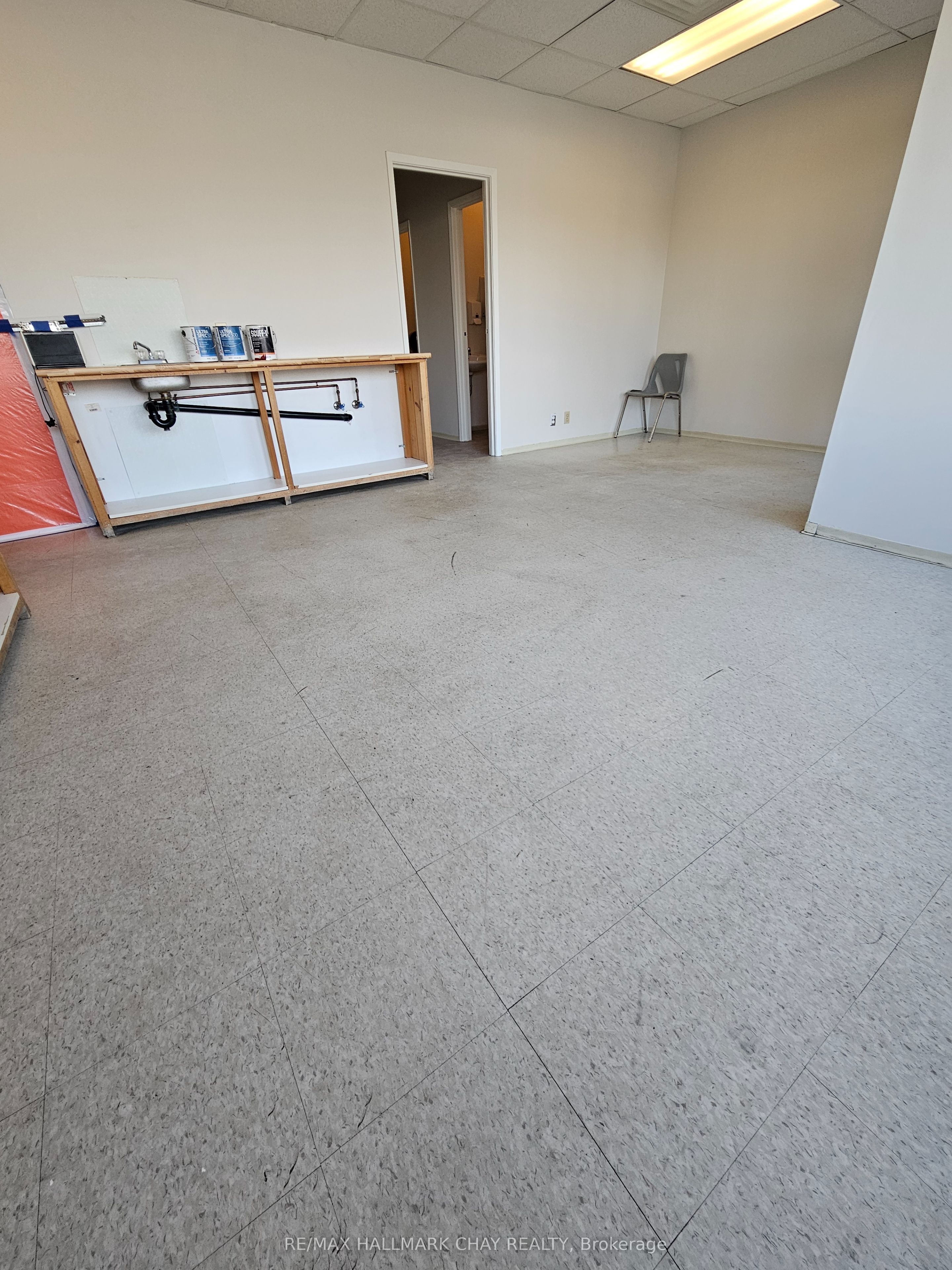 #6 - 90 Saunders Road Property Photo 3