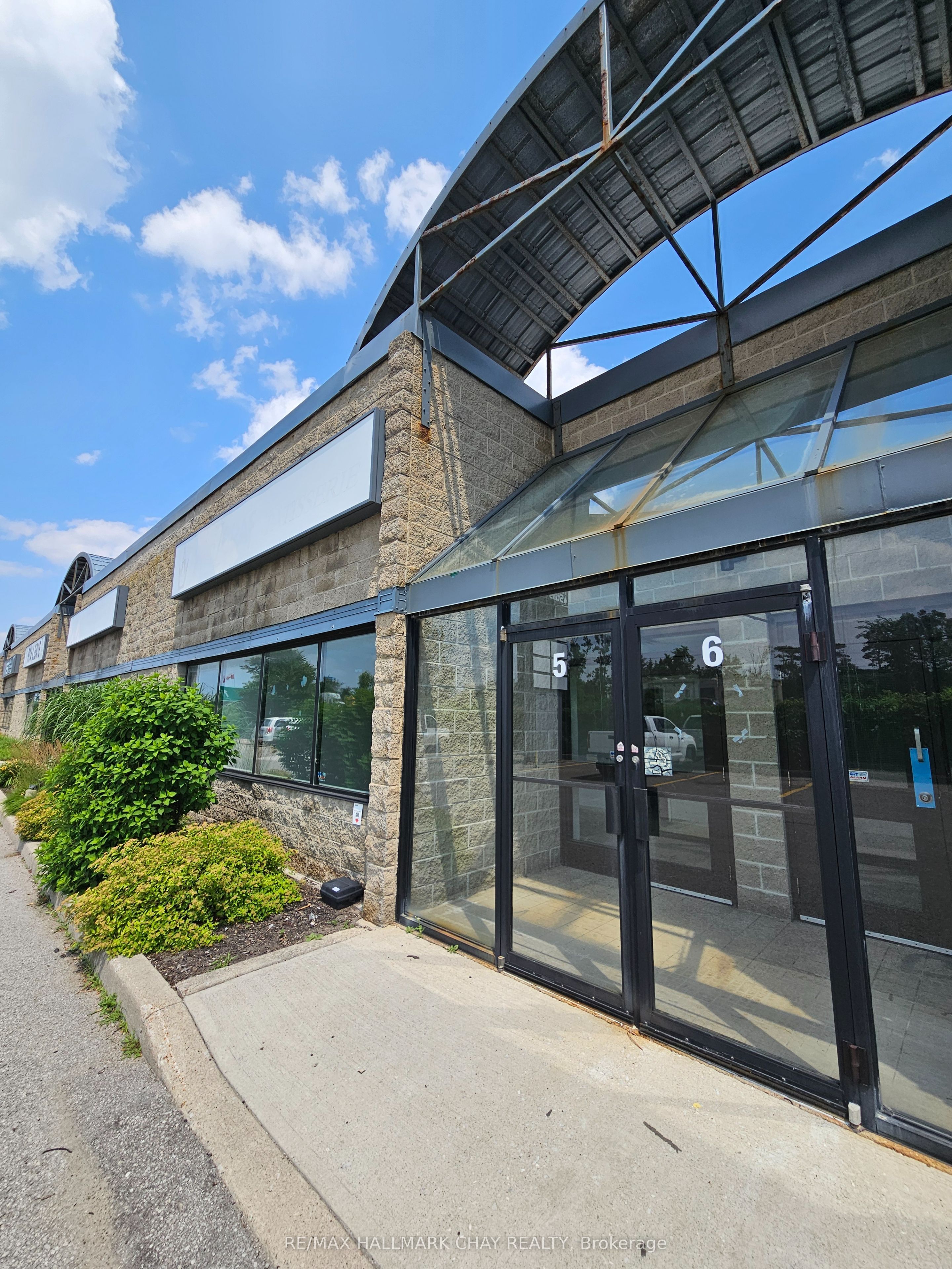 90 Saunders Road 6 Property Photo 1