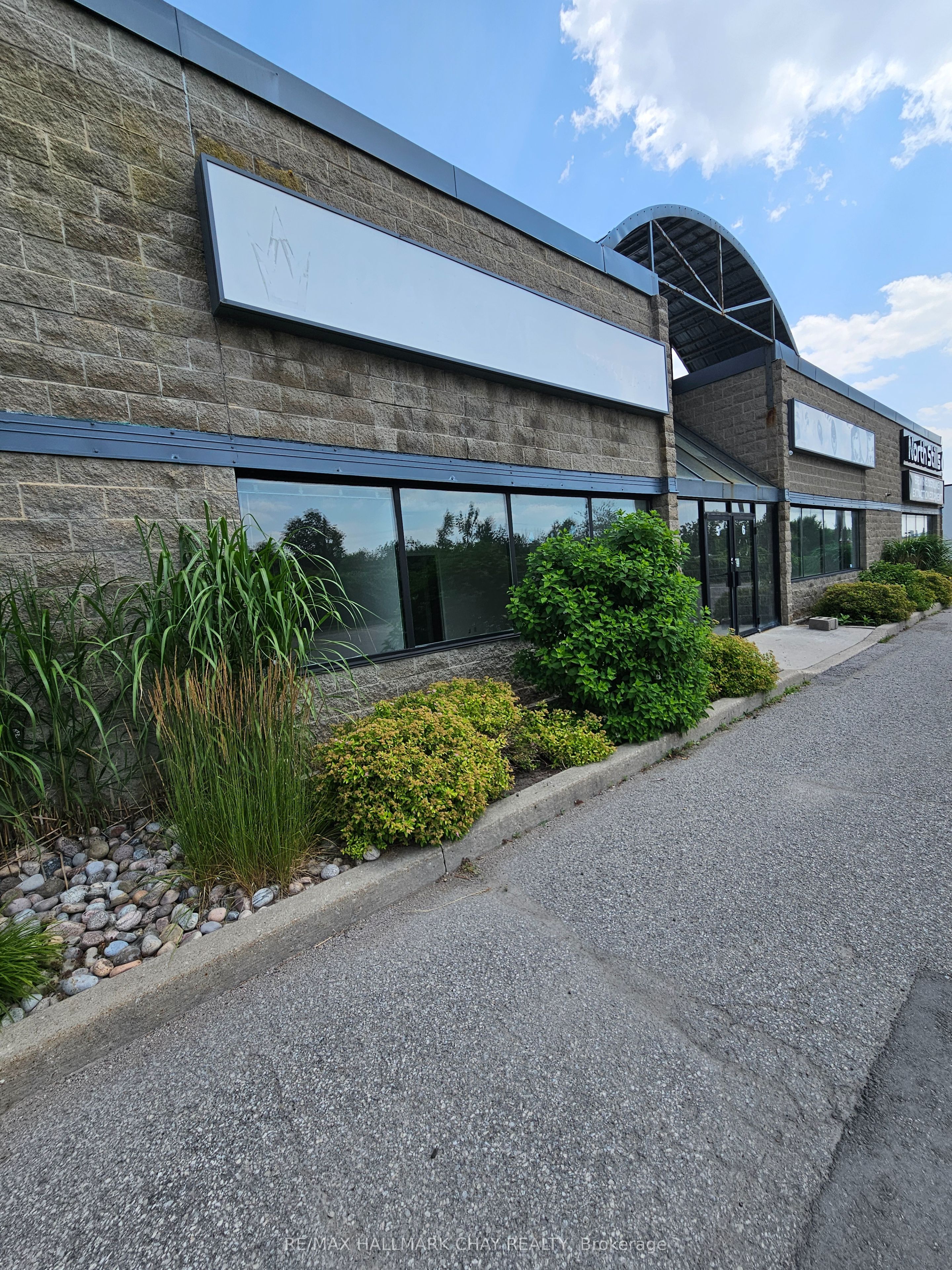 90 Saunders Road 6 Property Photo 2