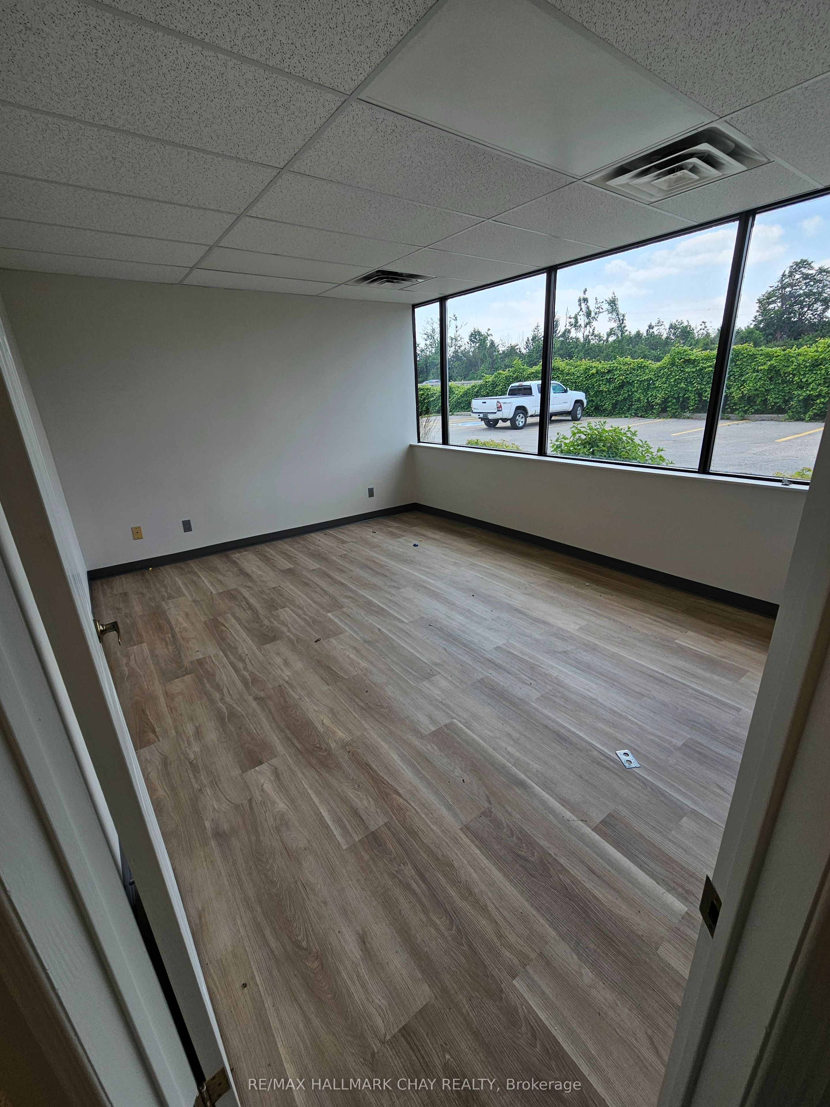 90 Saunders Road 6 Property Photo 5