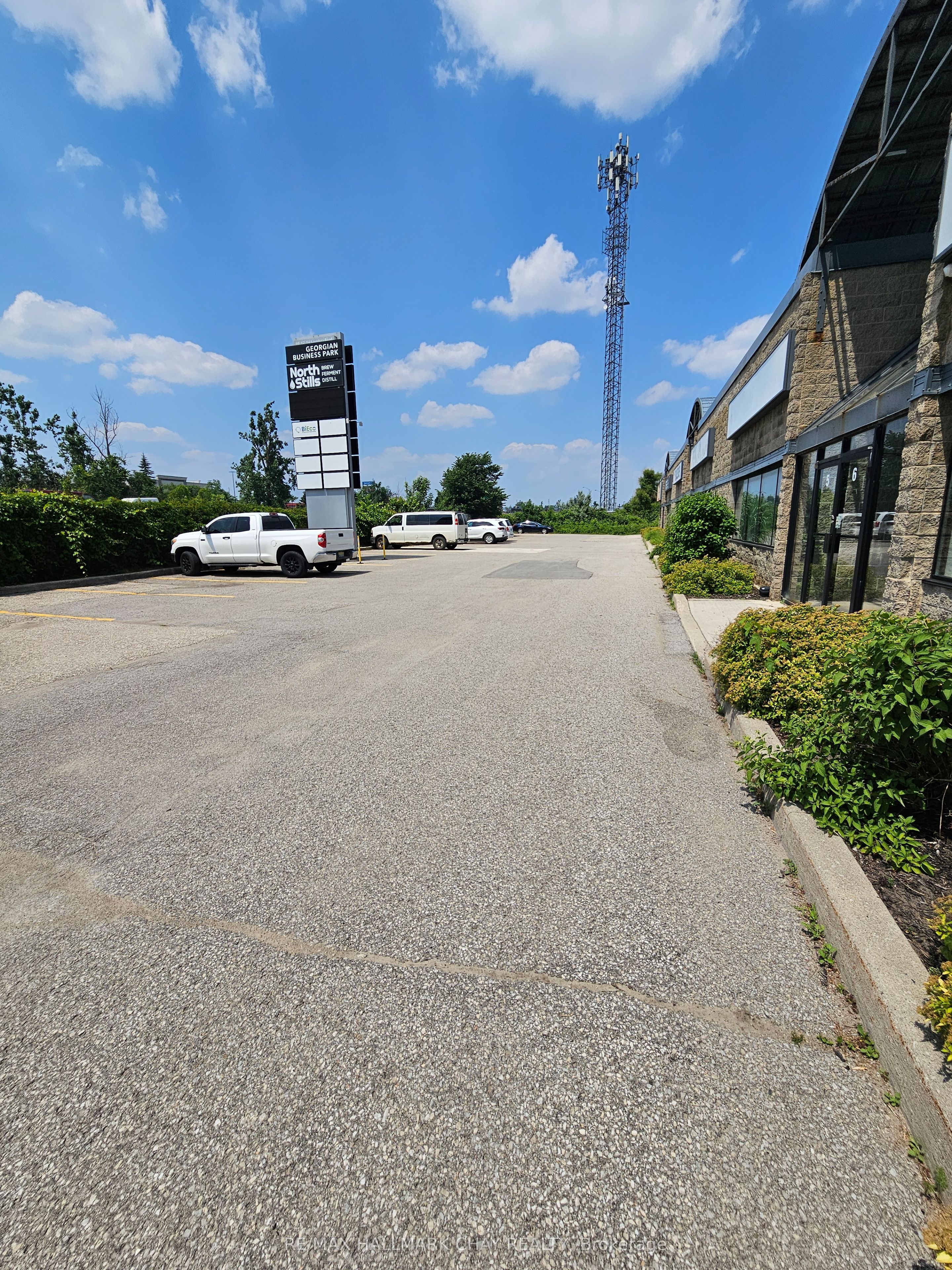 90 Saunders Road 6 Property Photo 10