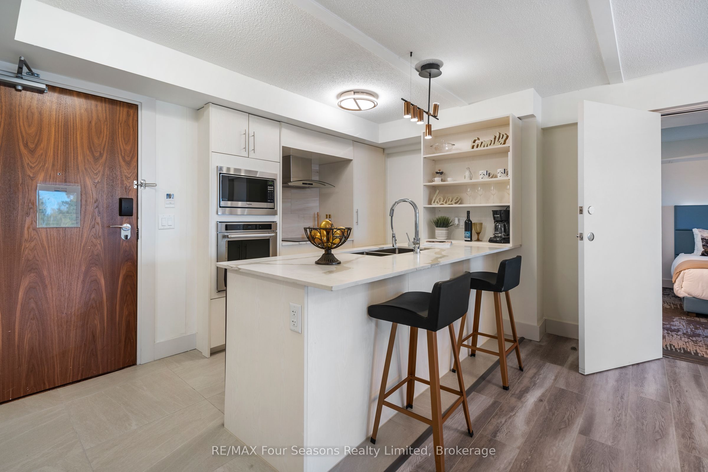 #4407-4409 - 9 Harbour Street Property Photo 2