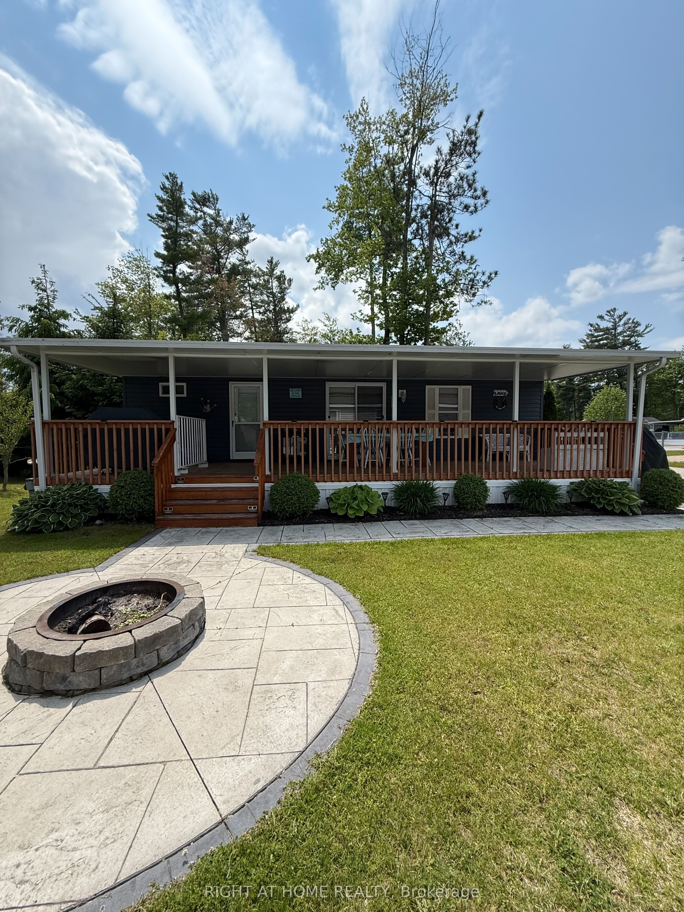 7 Nipagon Circle Property Photo 1