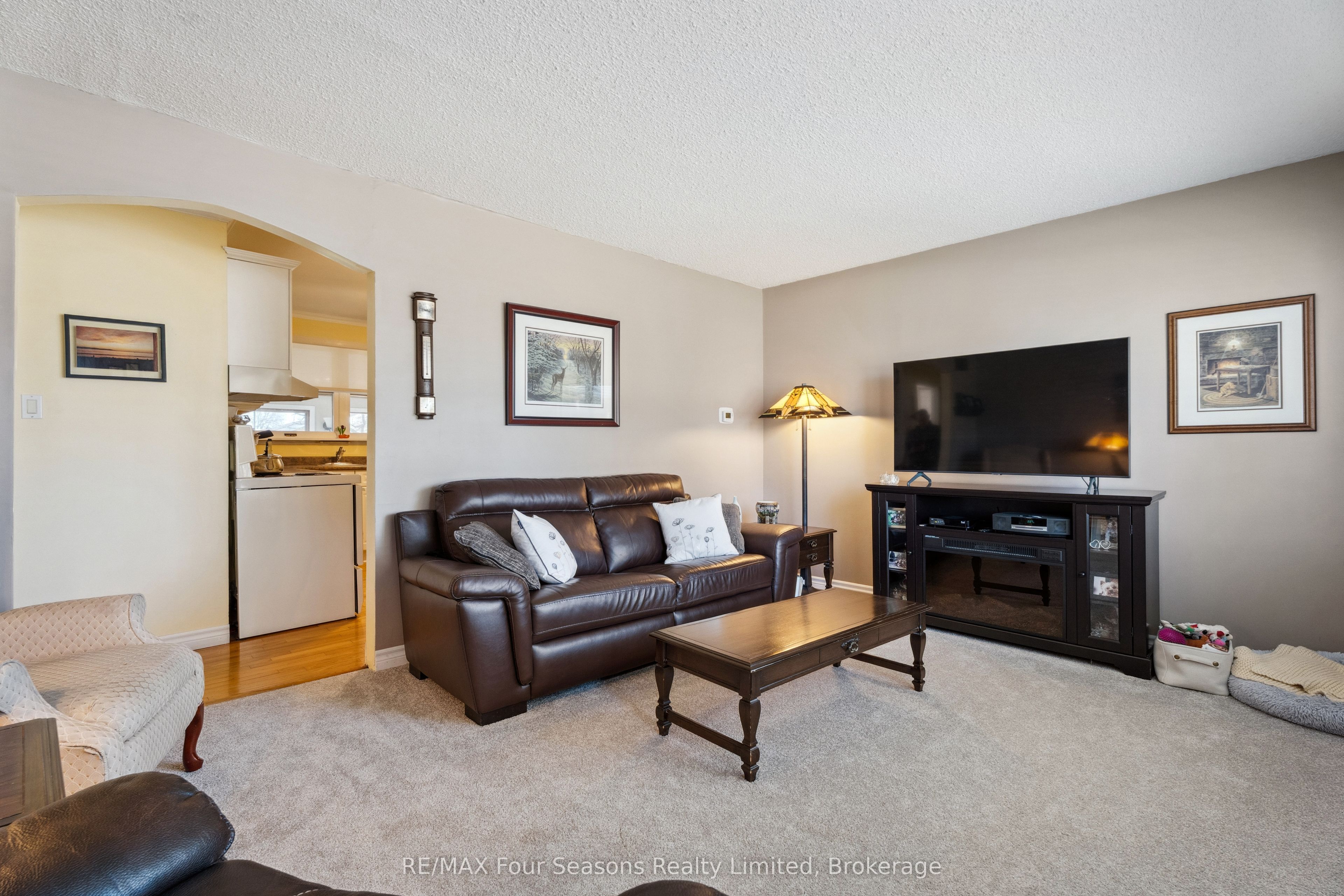 46 Erie Street Property Photo 3