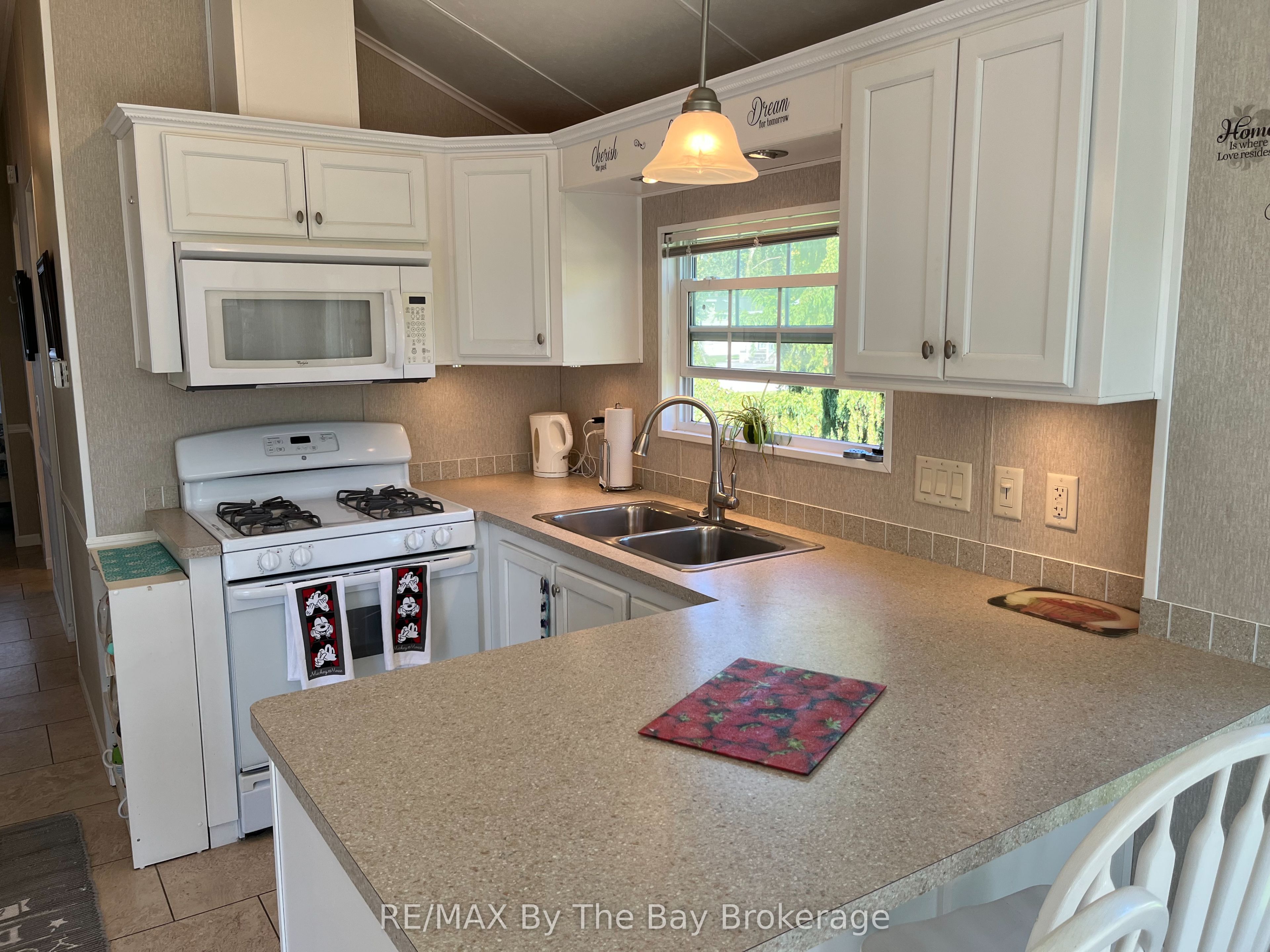 15 Kenora Trail Property Photo 11