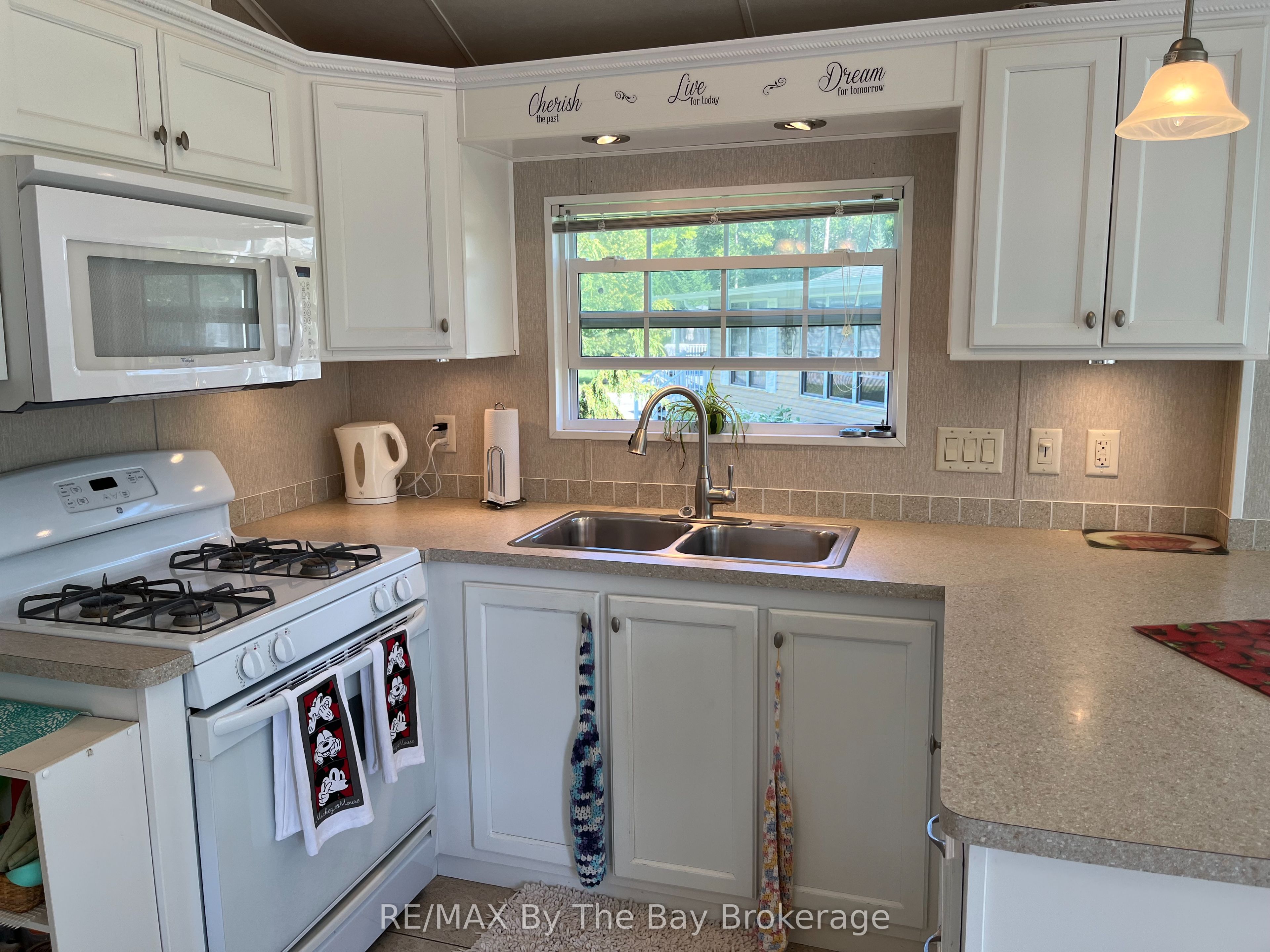 15 Kenora Trail Property Photo 12