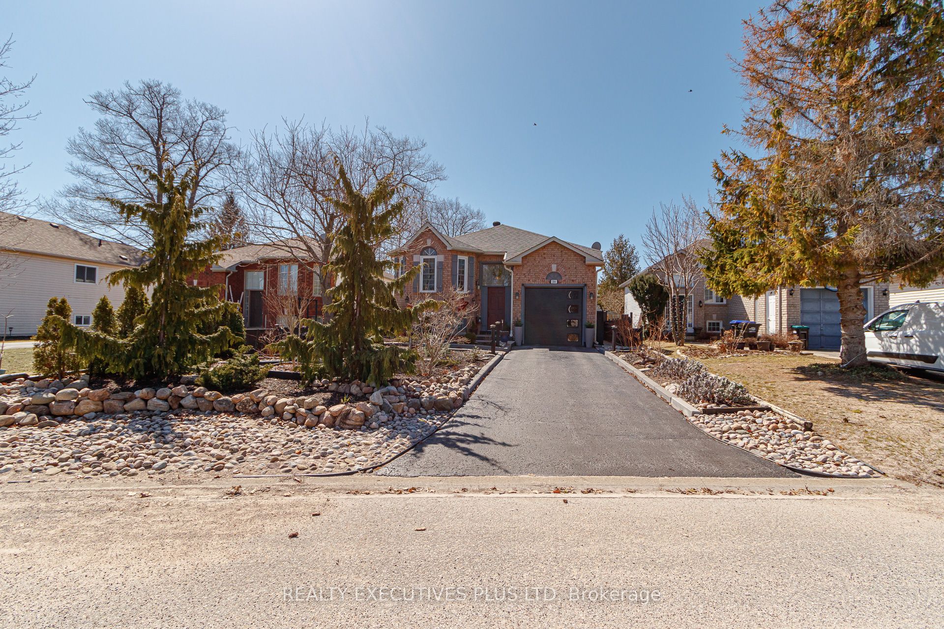 204 Dyer Drive Property Photo 3