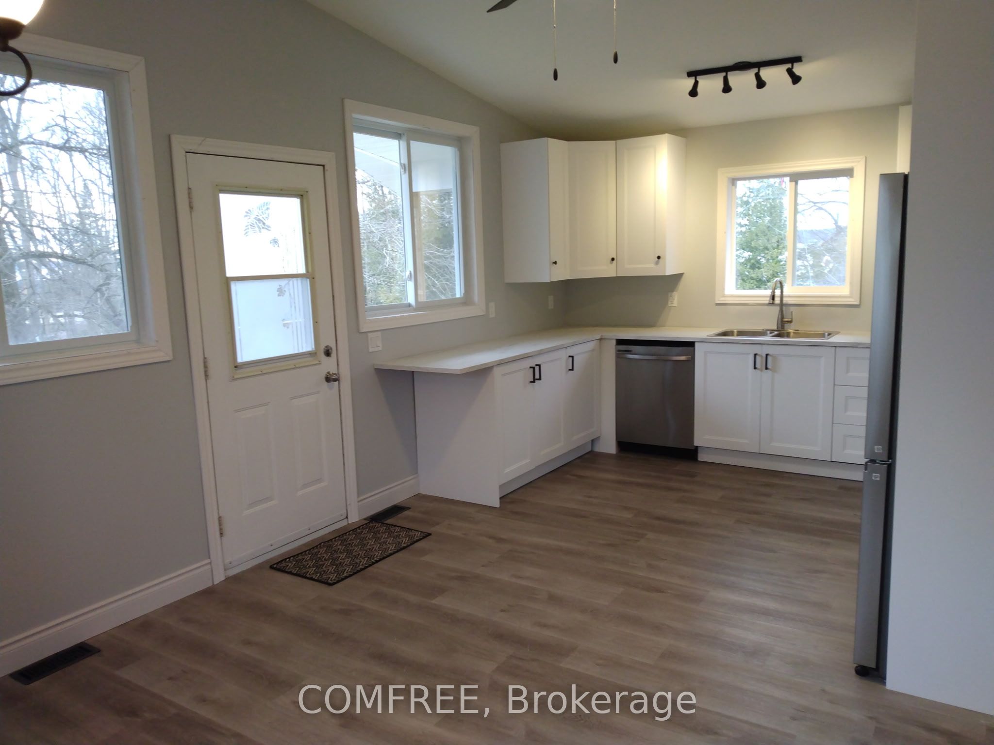 7177 Beach Drive Property Photo 18