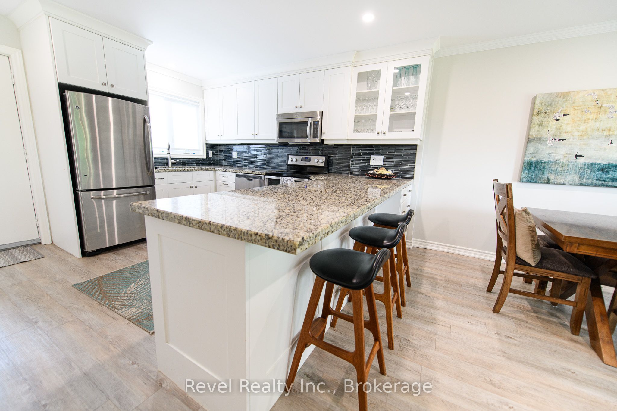 145 Fairway Crescent 58 Property Photo 4