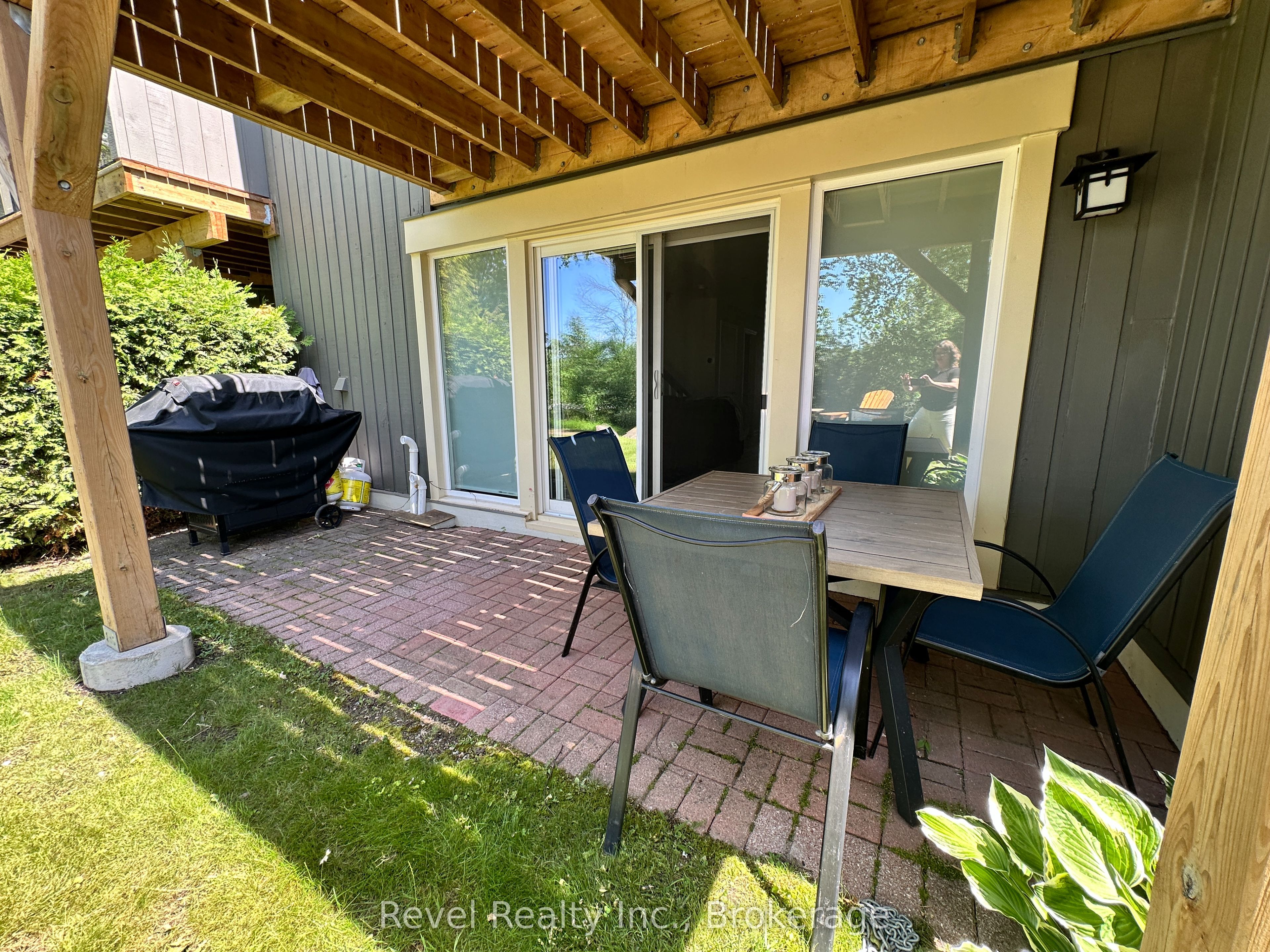 145 Fairway Crescent 58 Property Photo 15
