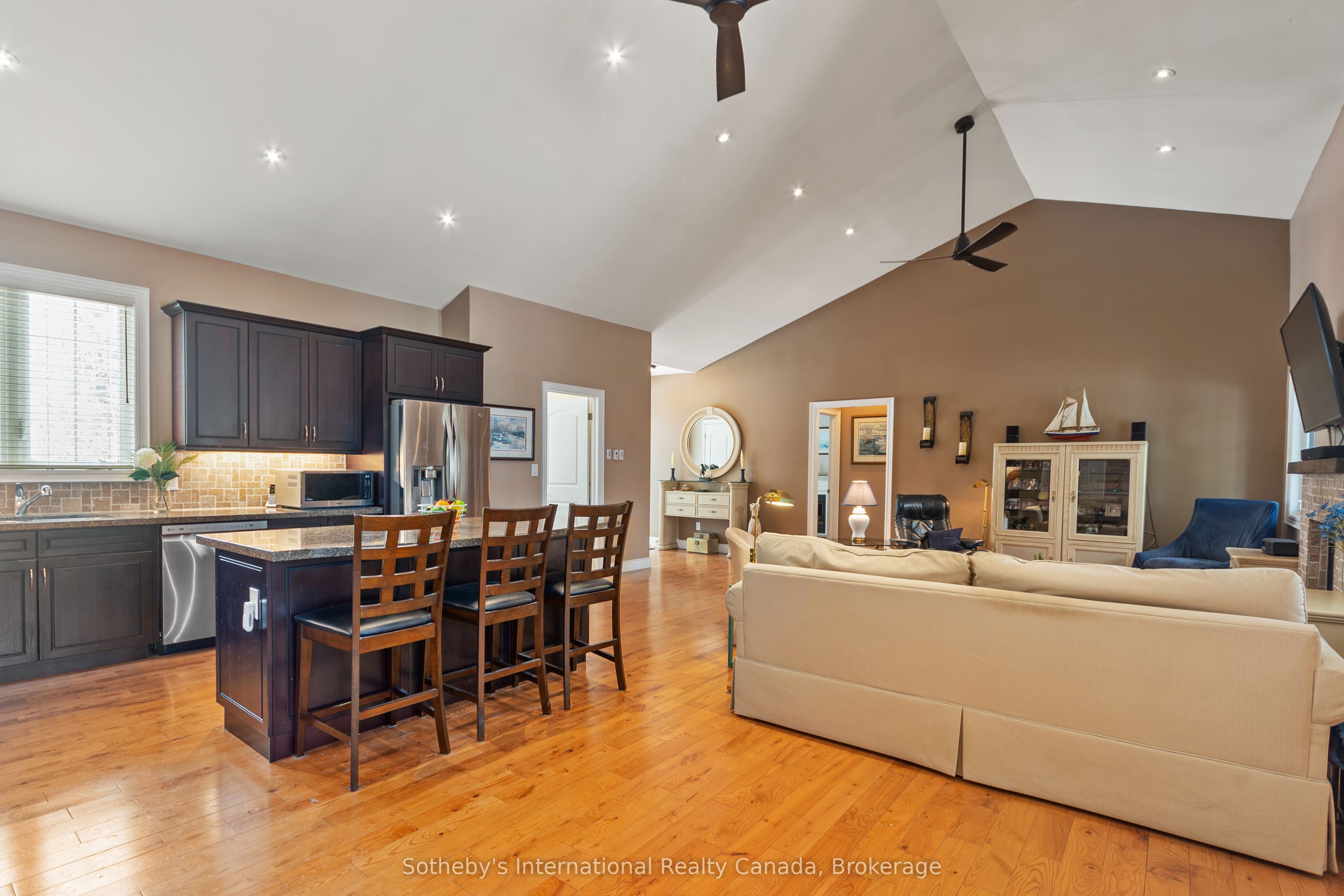 156 Moreau Parkway Property Photo 3