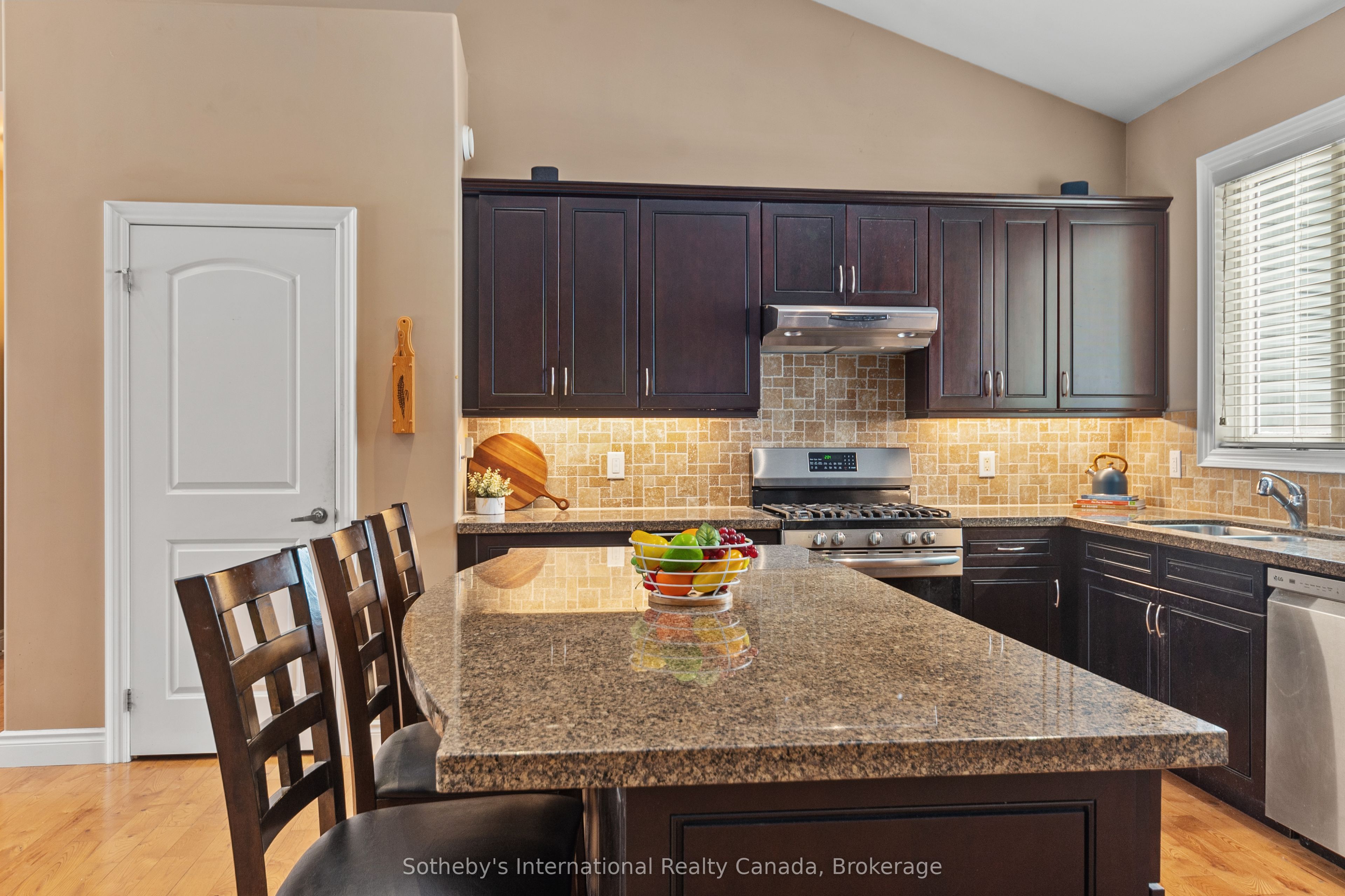156 Moreau Parkway Property Photo 8