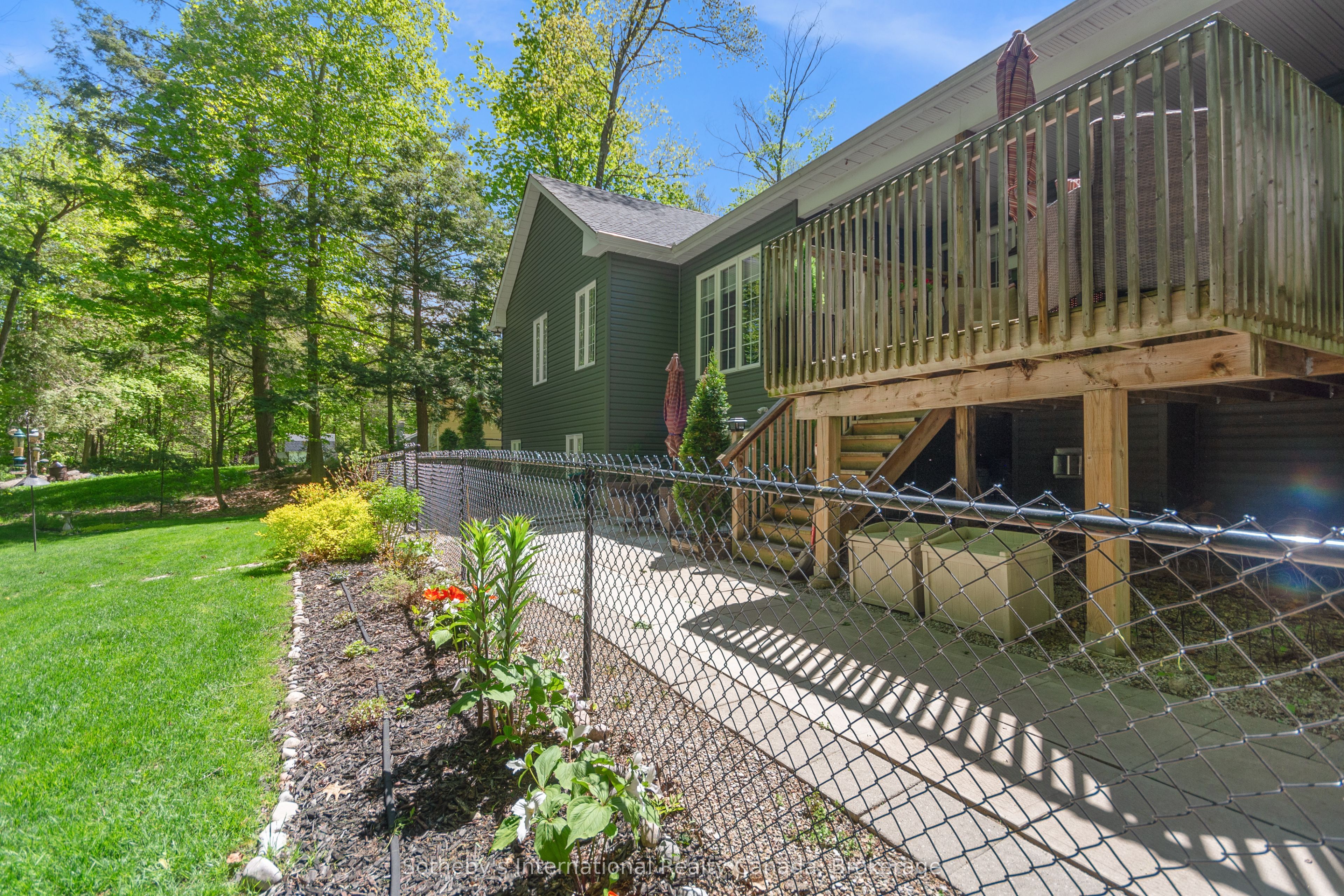 156 Moreau Parkway Property Photo 39