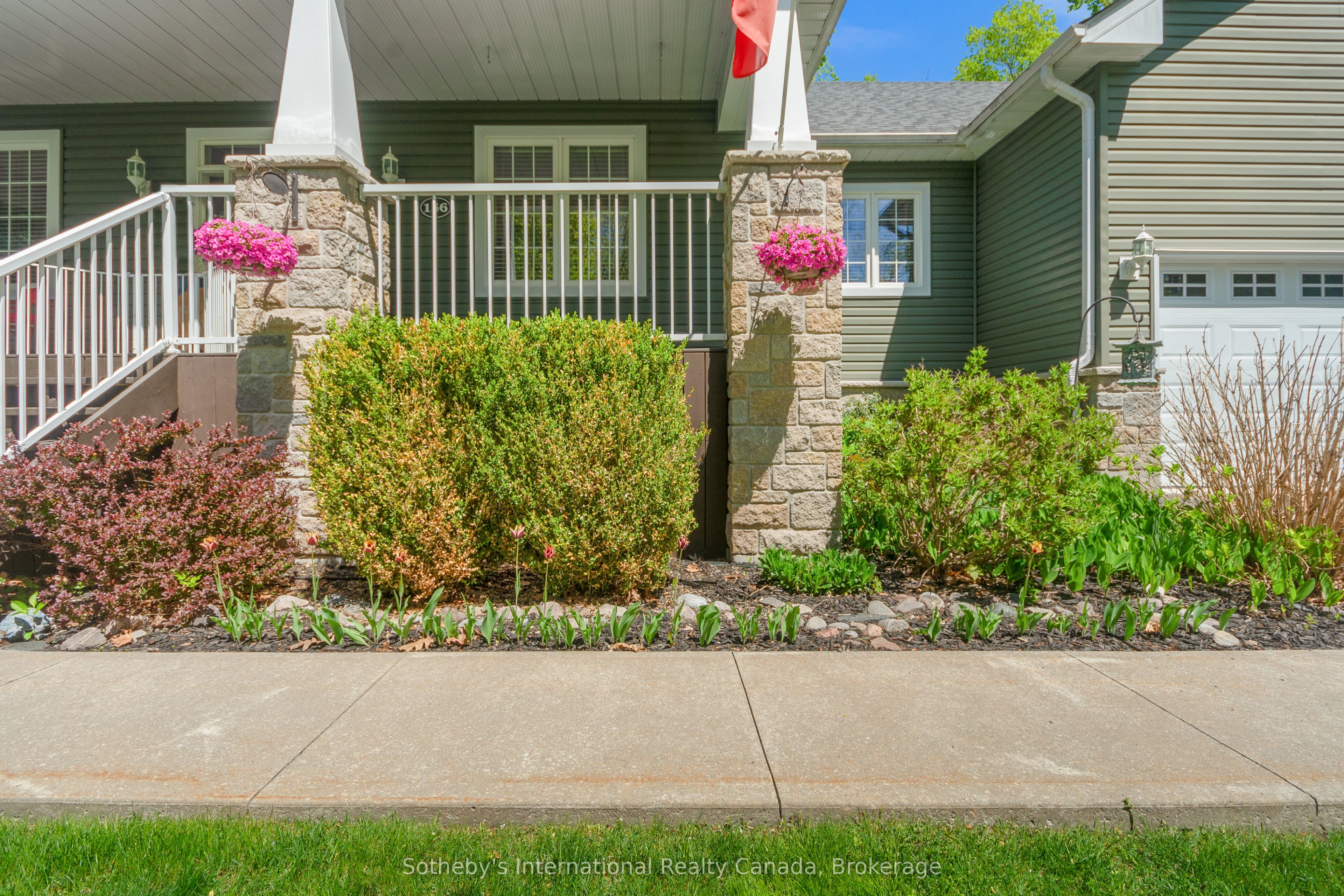 156 Moreau Parkway Property Photo 42