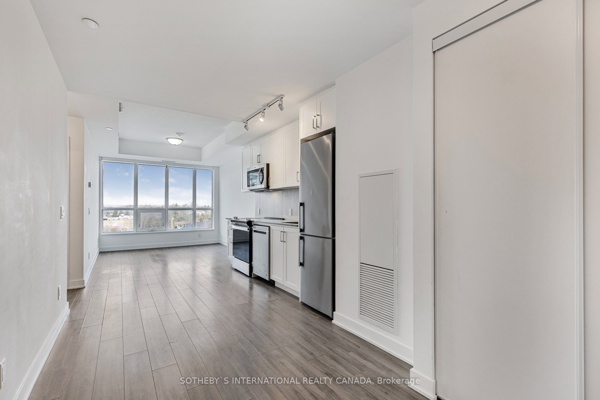 681 Yonge Street 403 Property Photo 3