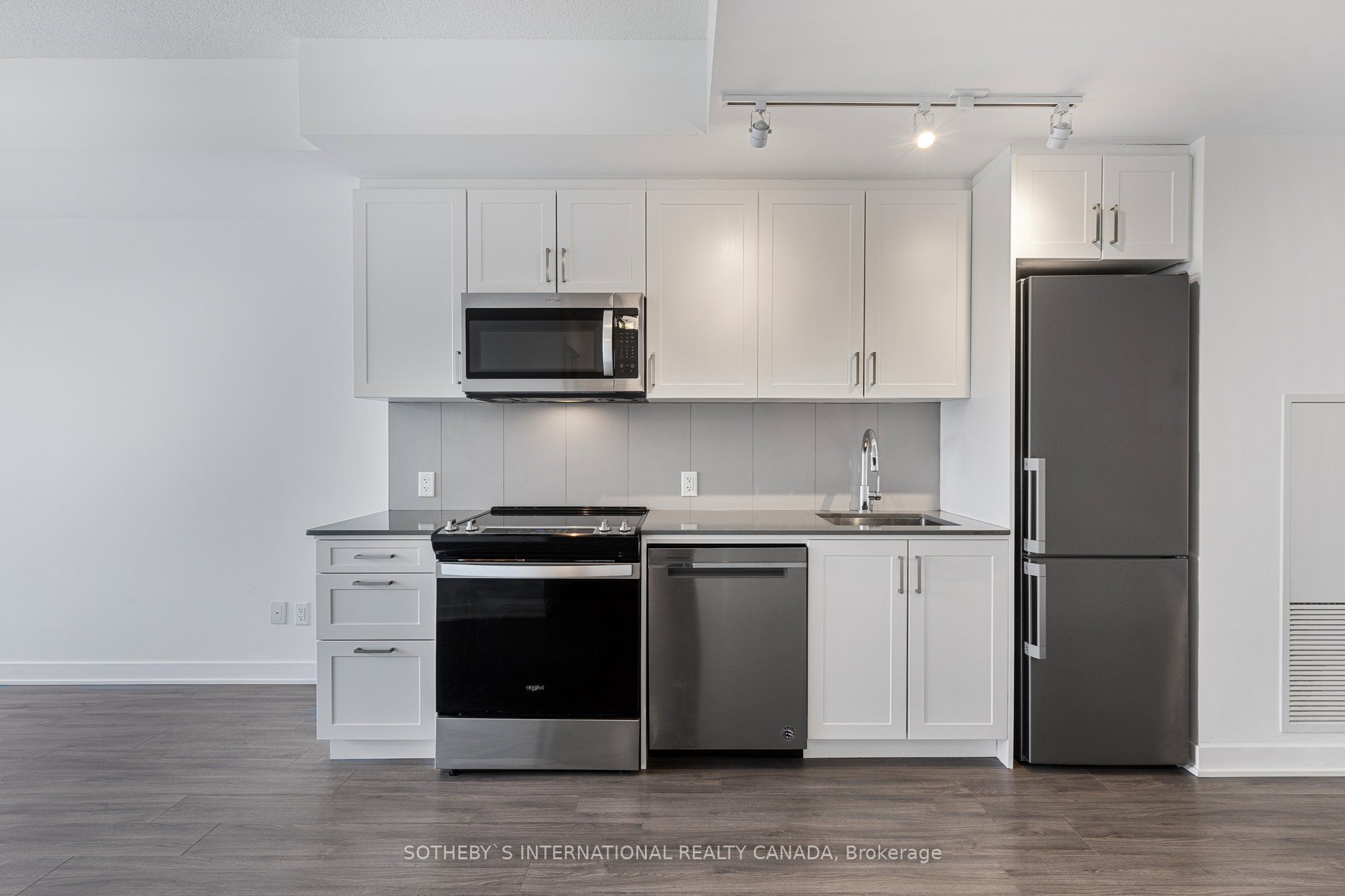 681 Yonge Street 403 Property Photo 4