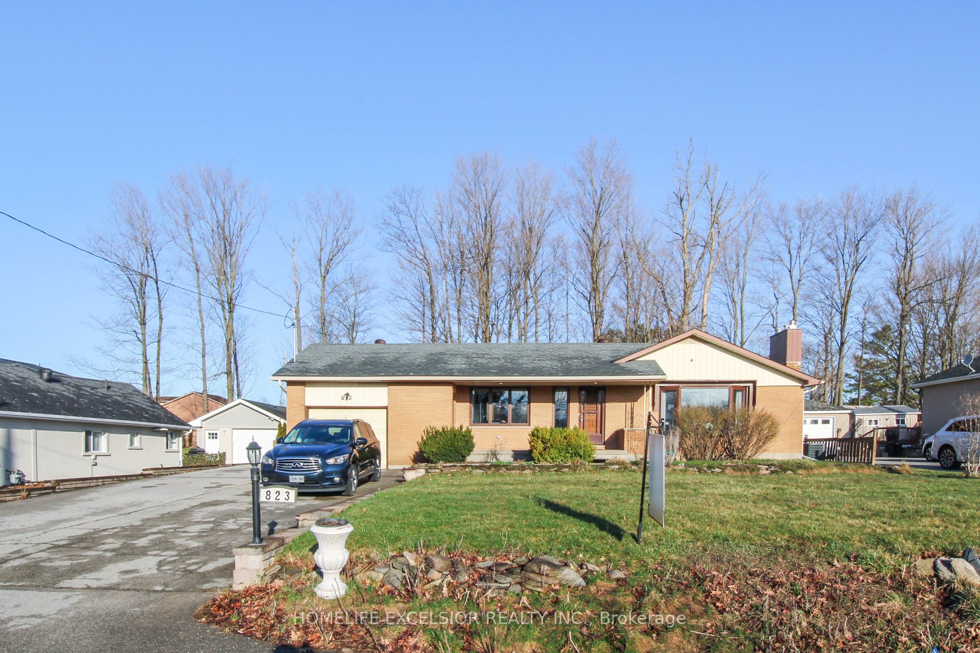 823 Essa Road Property Photo 2