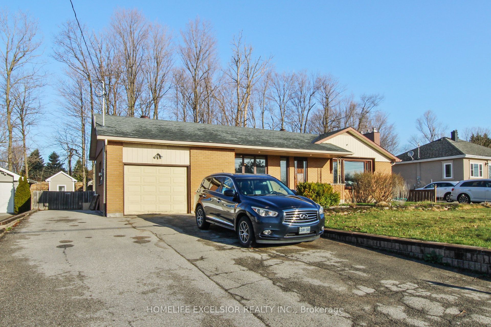 823 Essa Road Property Photo 3