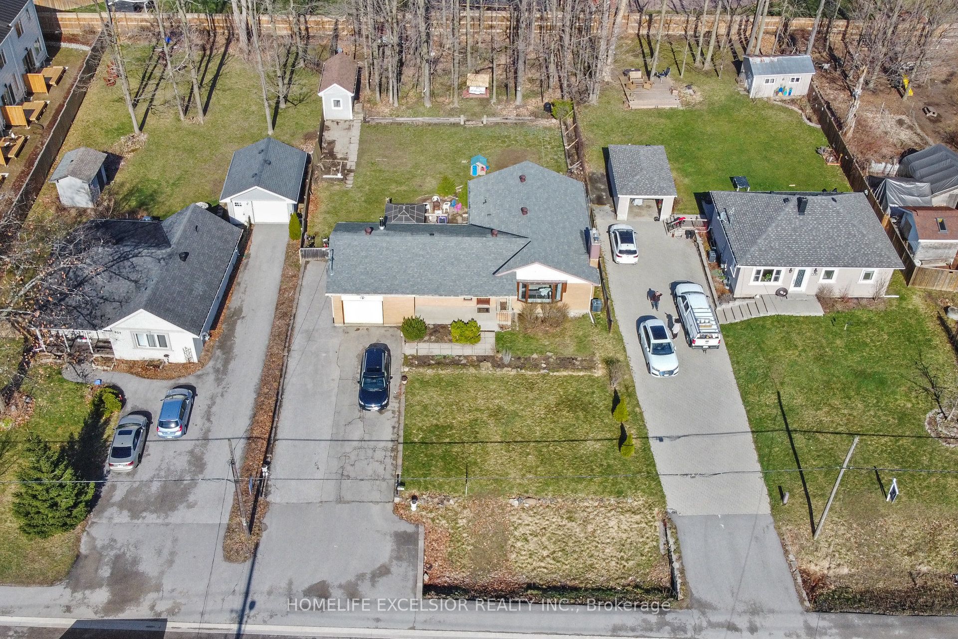 823 Essa Road Property Photo 11