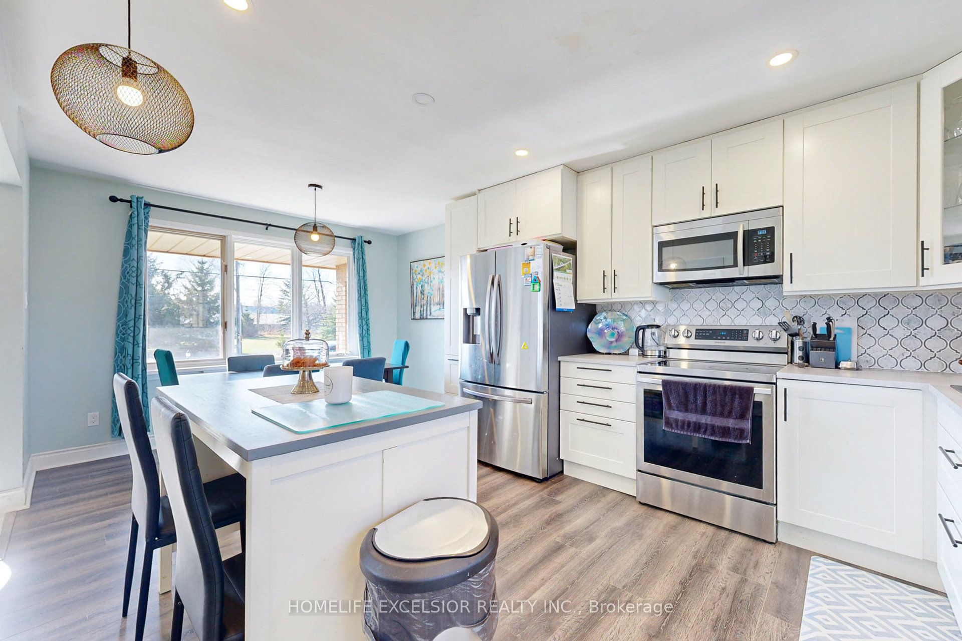 823 Essa Road Property Photo 16