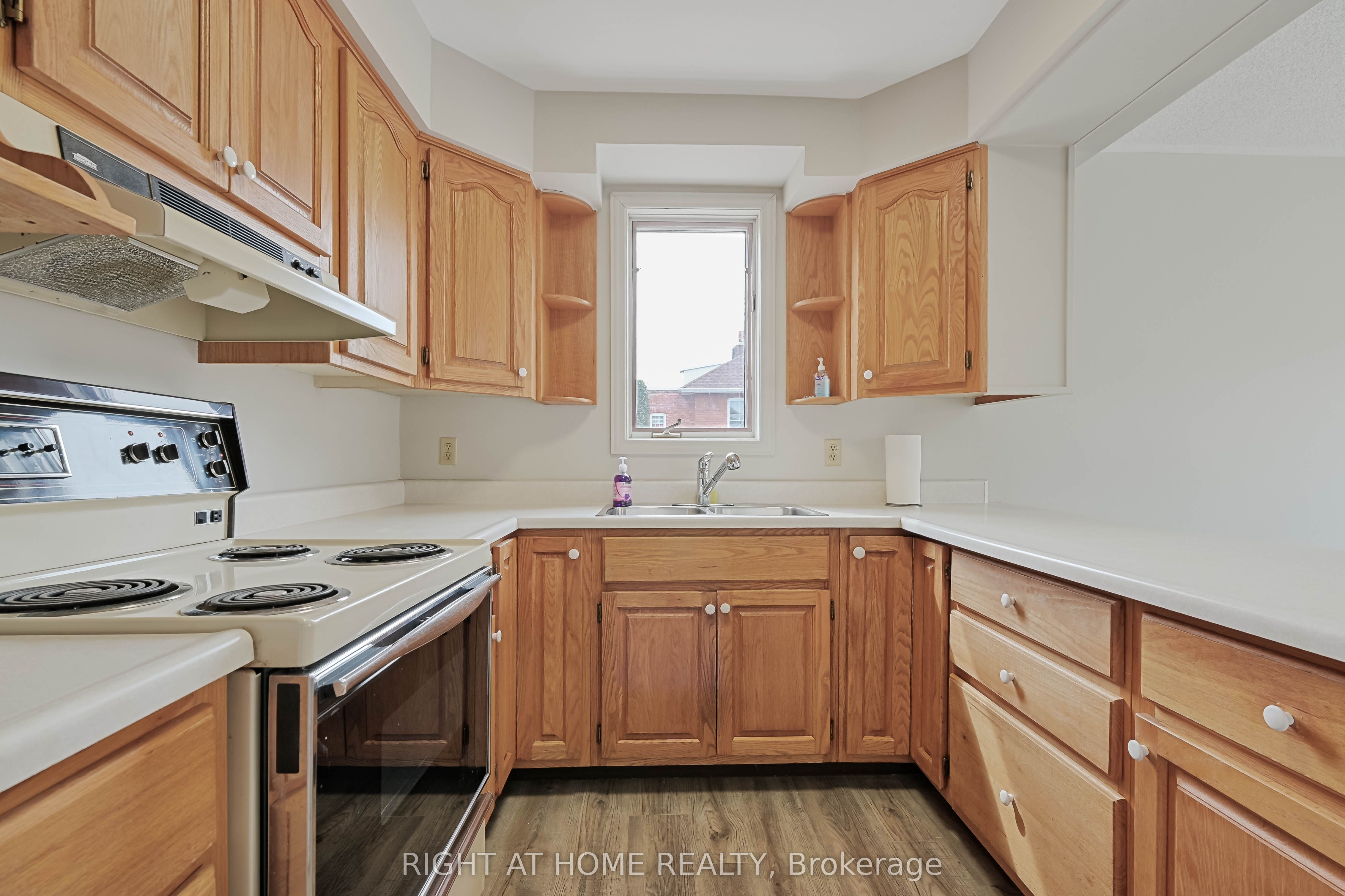 215 Pine Street 4 Property Photo 9