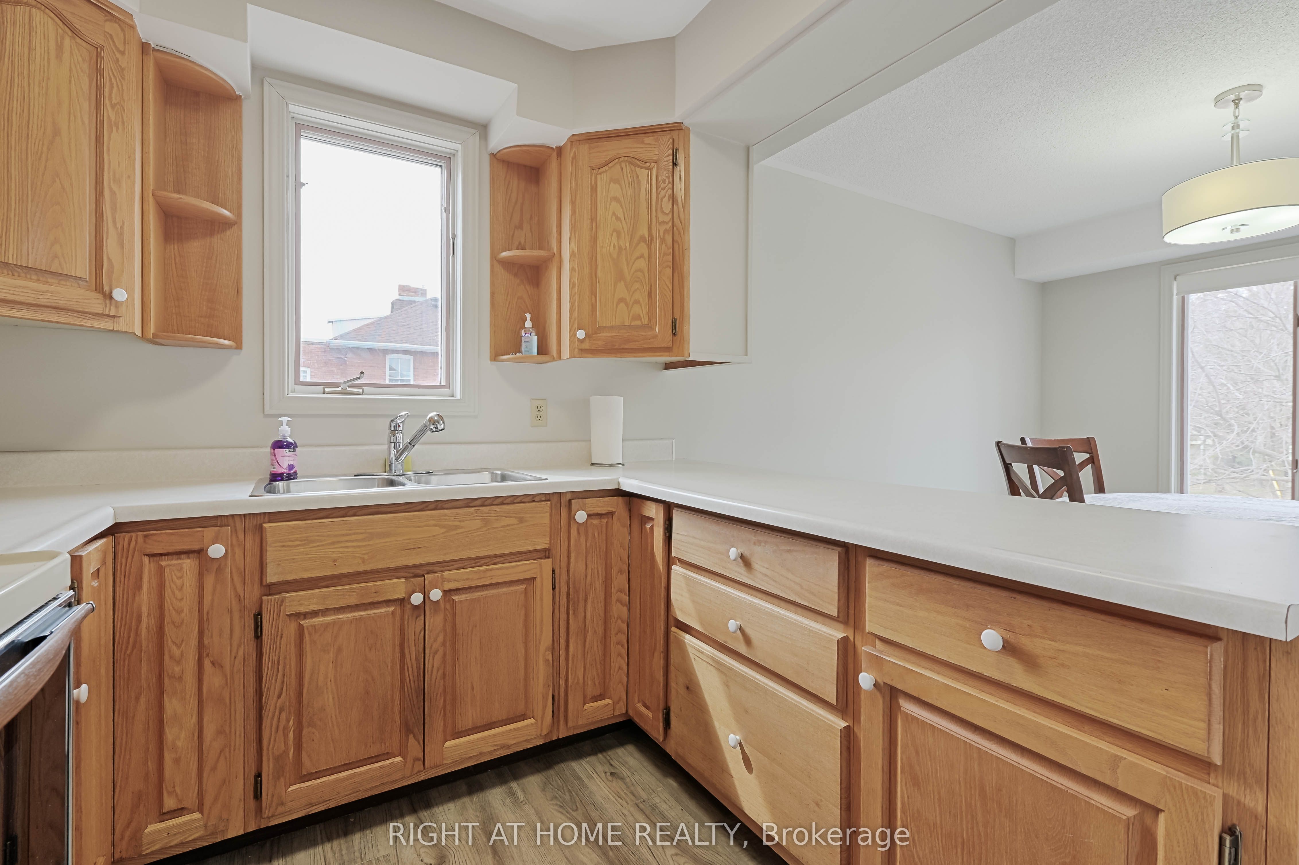 215 Pine Street 4 Property Photo 10